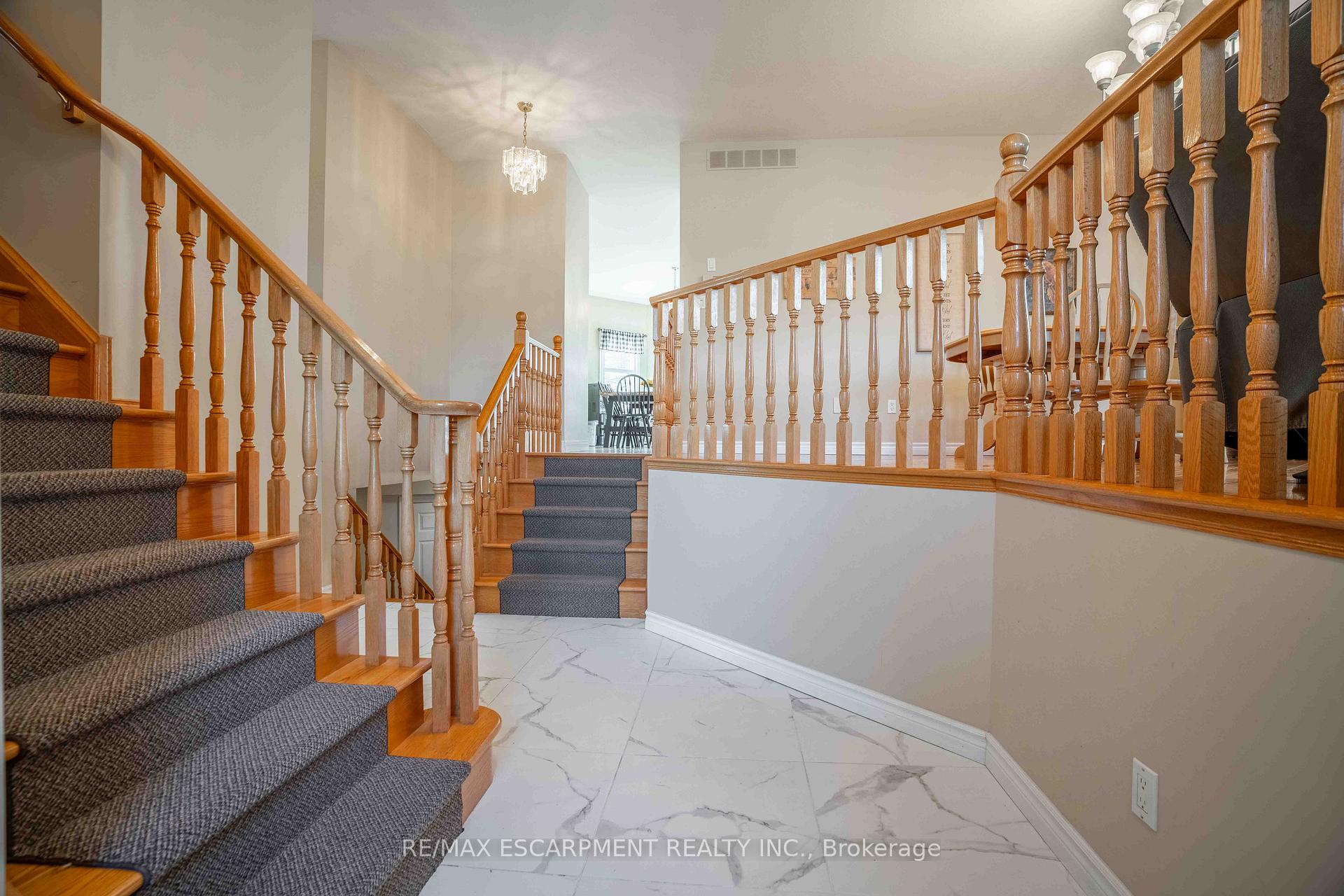 Photo 5 of 441 Crerar Drive, Hamilton, Crerar — HOMEH