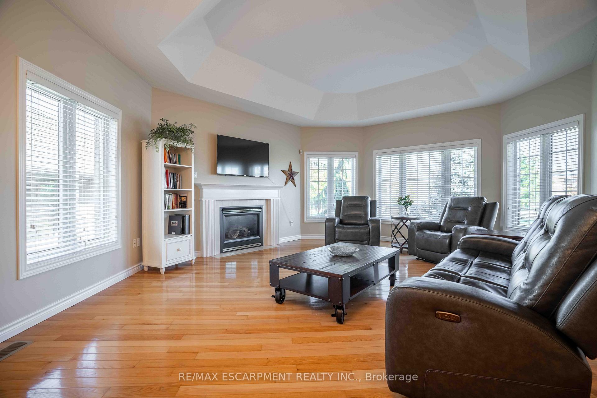 Photo 8 of 441 Crerar Drive, Hamilton, Crerar — HOMEH
