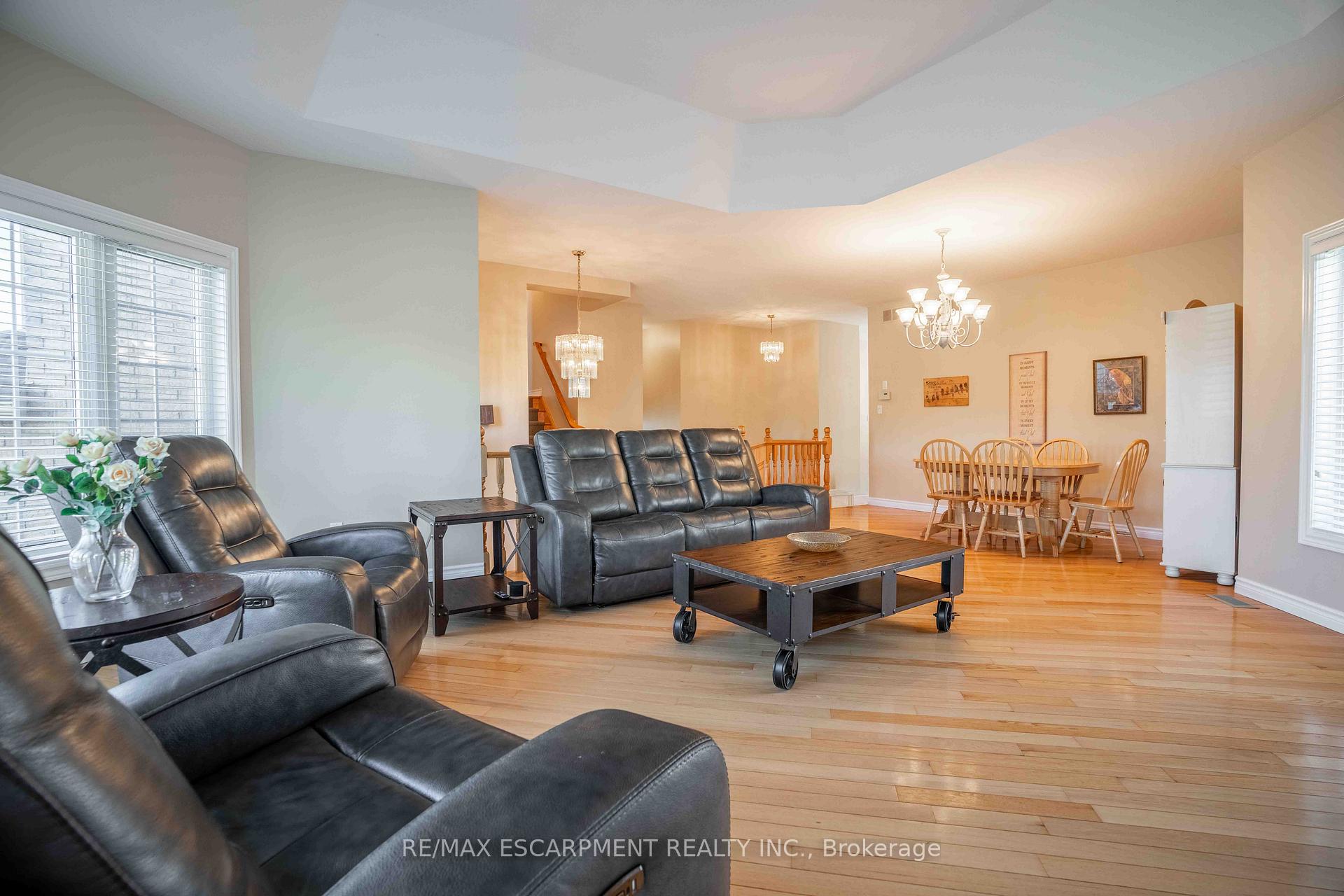 Photo 10 of 441 Crerar Drive, Hamilton, Crerar — HOMEH