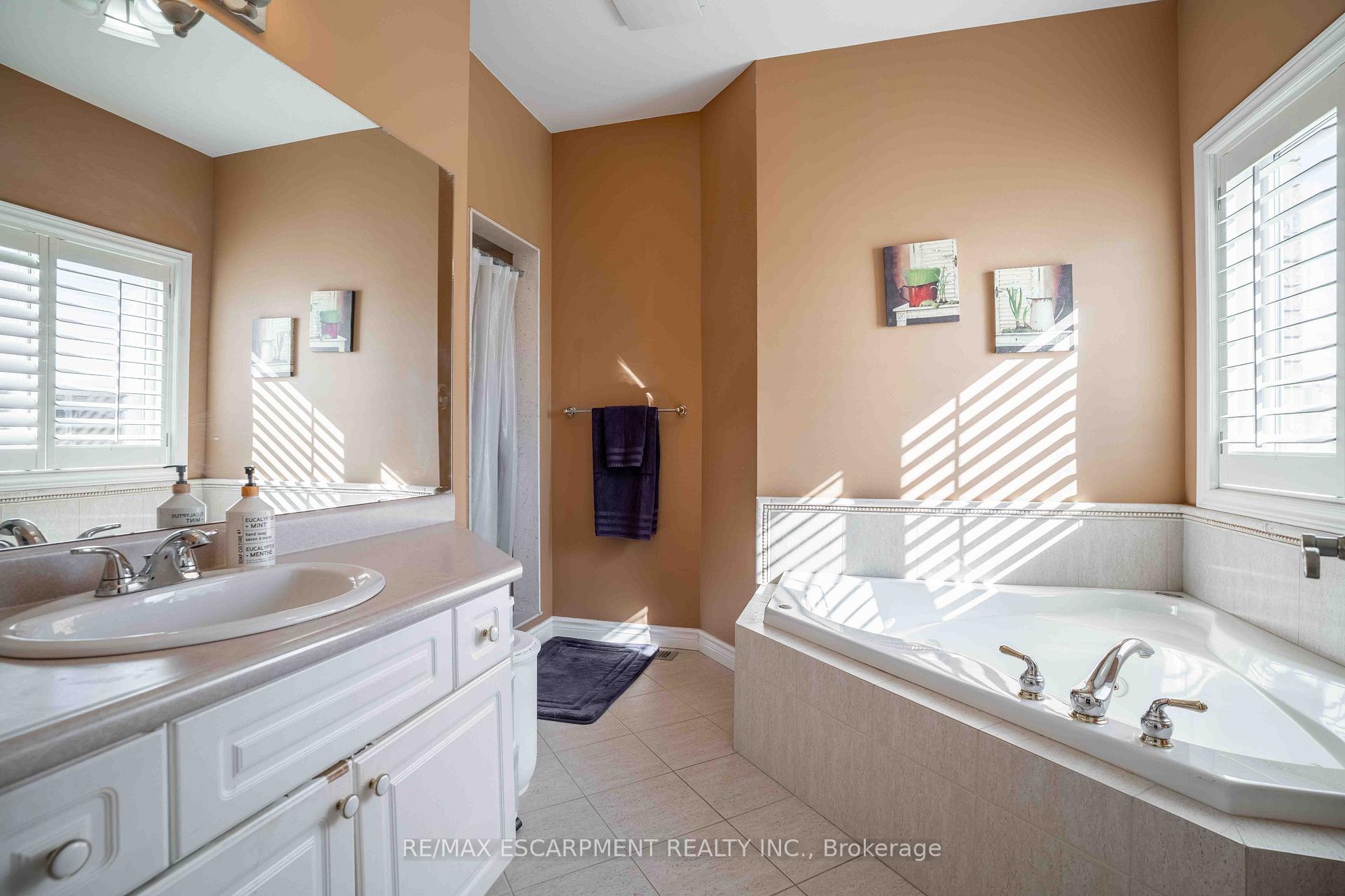 Photo 20 of 441 Crerar Drive, Hamilton, Crerar — HOMEH