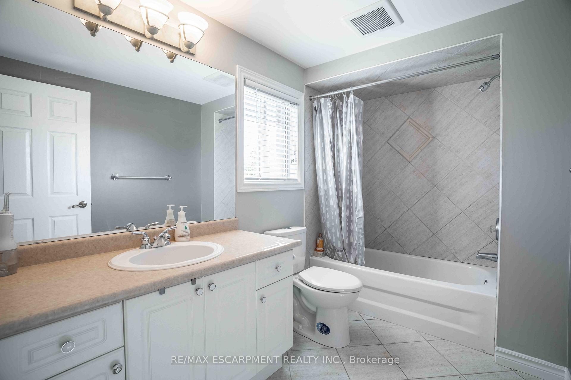 Photo 23 of 441 Crerar Drive, Hamilton, Crerar — HOMEH