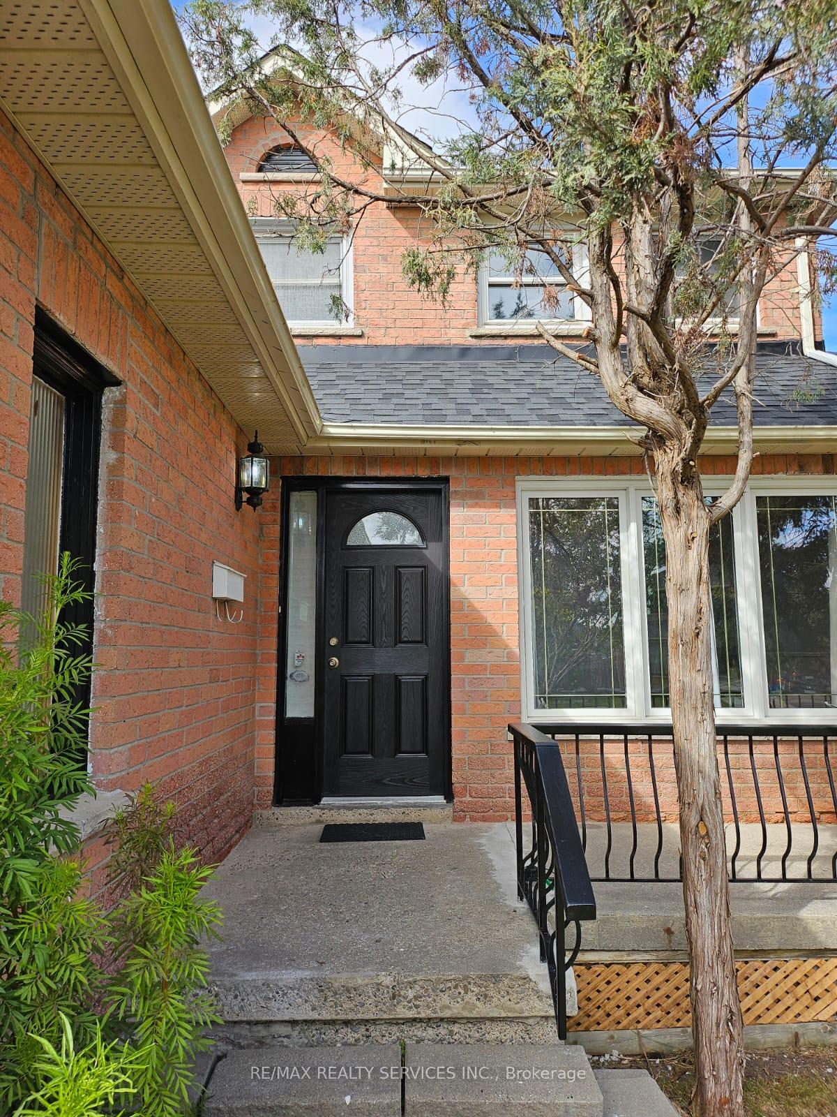 Photo 2 of 57 Blackmere Circle, Brampton, Fletcher's Creek South — HOMEH