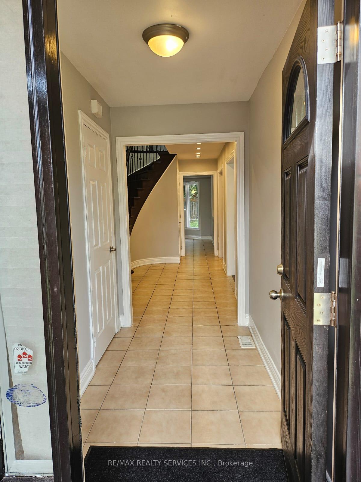 Photo 3 of 57 Blackmere Circle, Brampton, Fletcher's Creek South — HOMEH