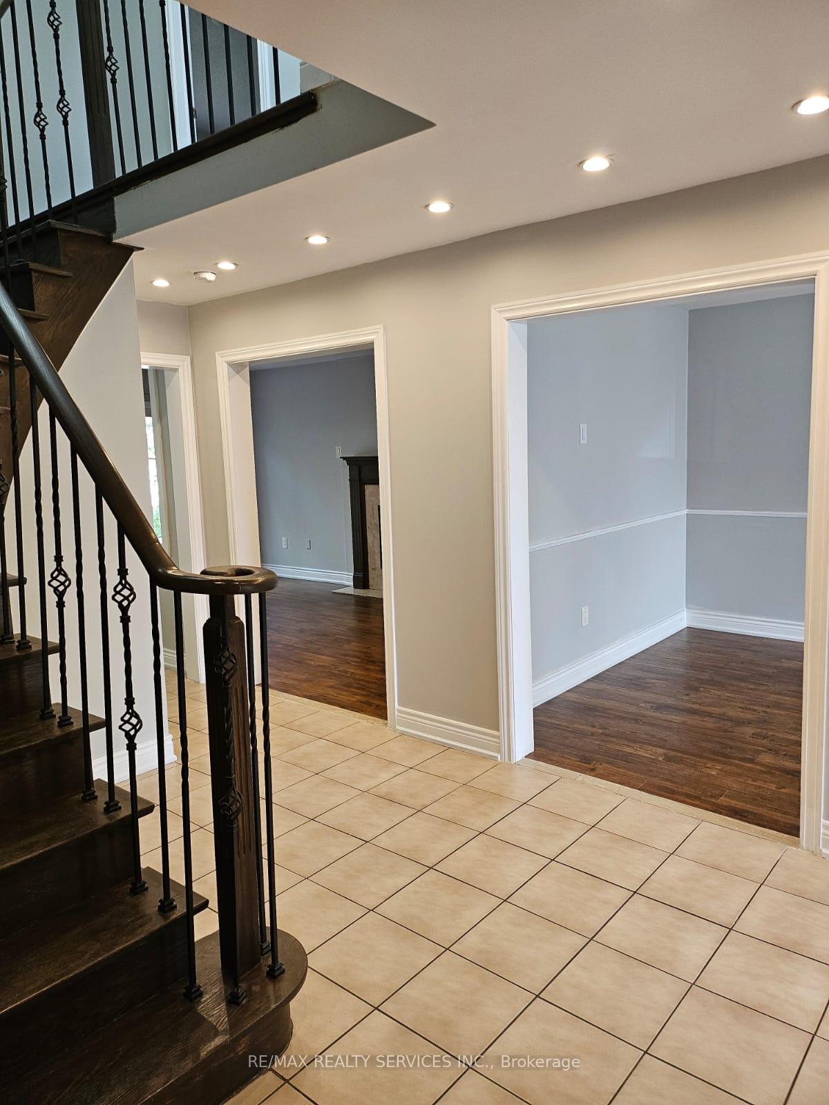 Photo 5 of 57 Blackmere Circle, Brampton, Fletcher's Creek South — HOMEH