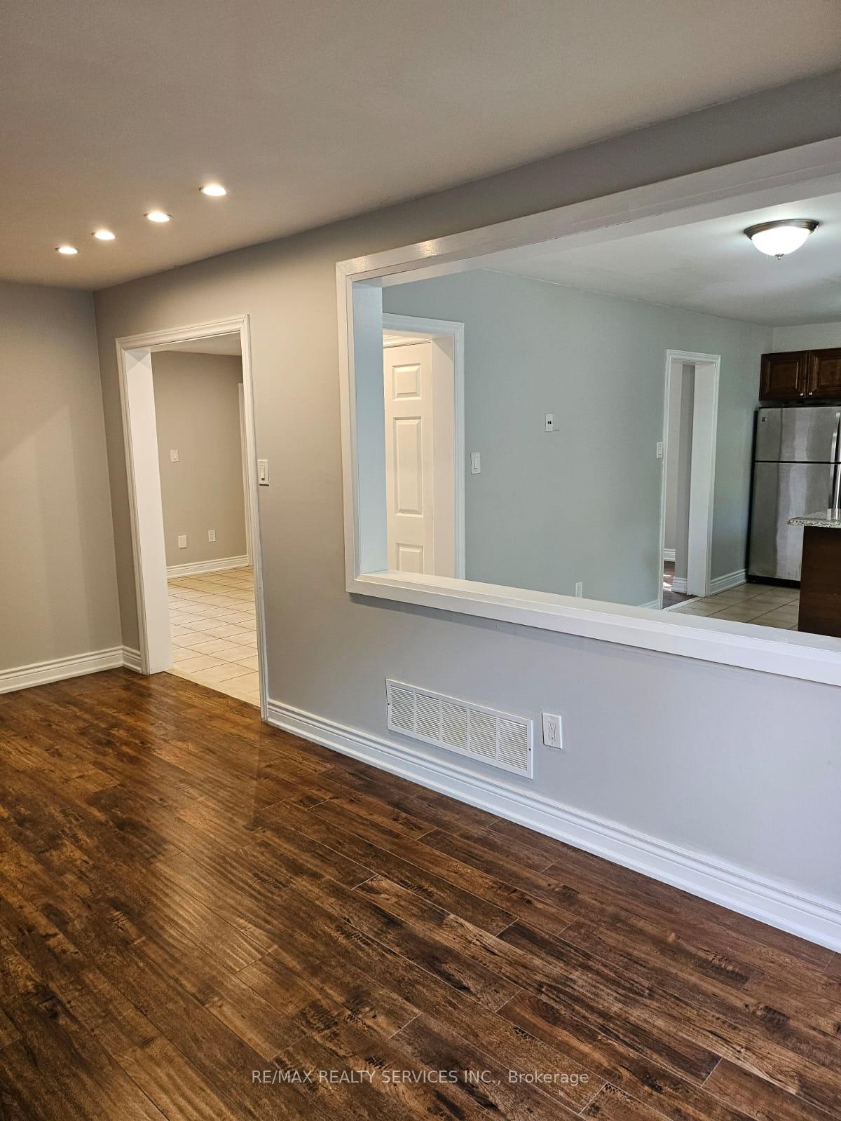 Photo 6 of 57 Blackmere Circle, Brampton, Fletcher's Creek South — HOMEH
