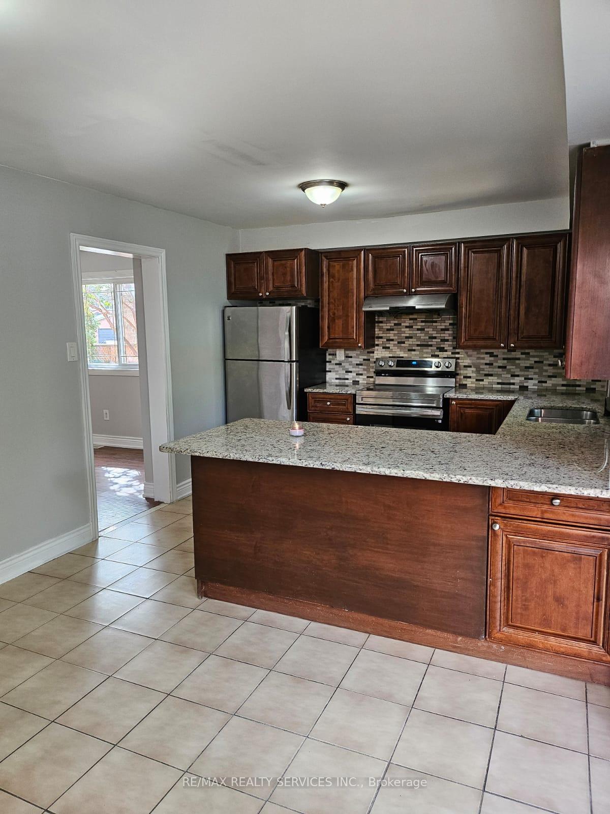 Photo 10 of 57 Blackmere Circle, Brampton, Fletcher's Creek South — HOMEH