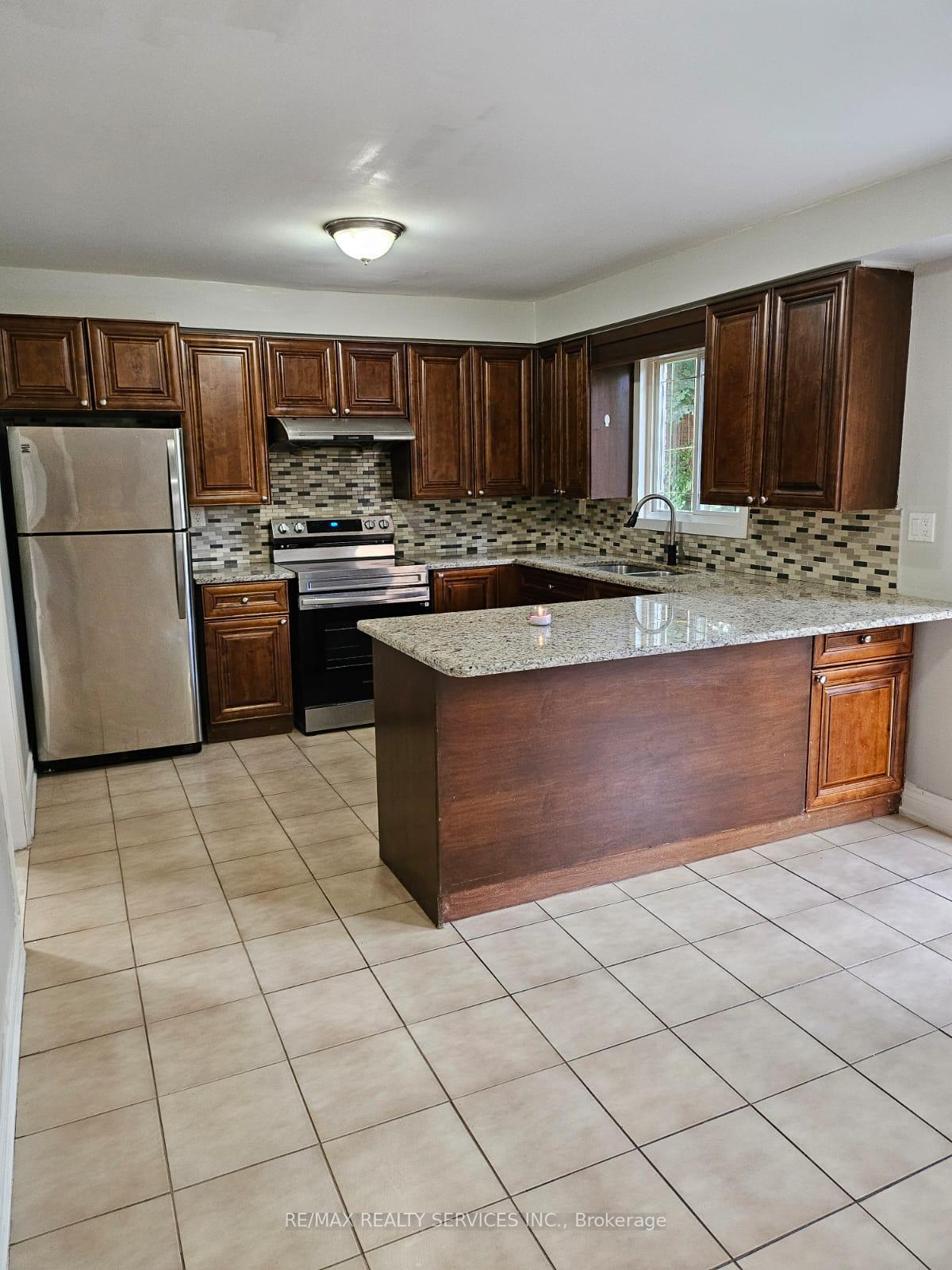 Photo 12 of 57 Blackmere Circle, Brampton, Fletcher's Creek South — HOMEH