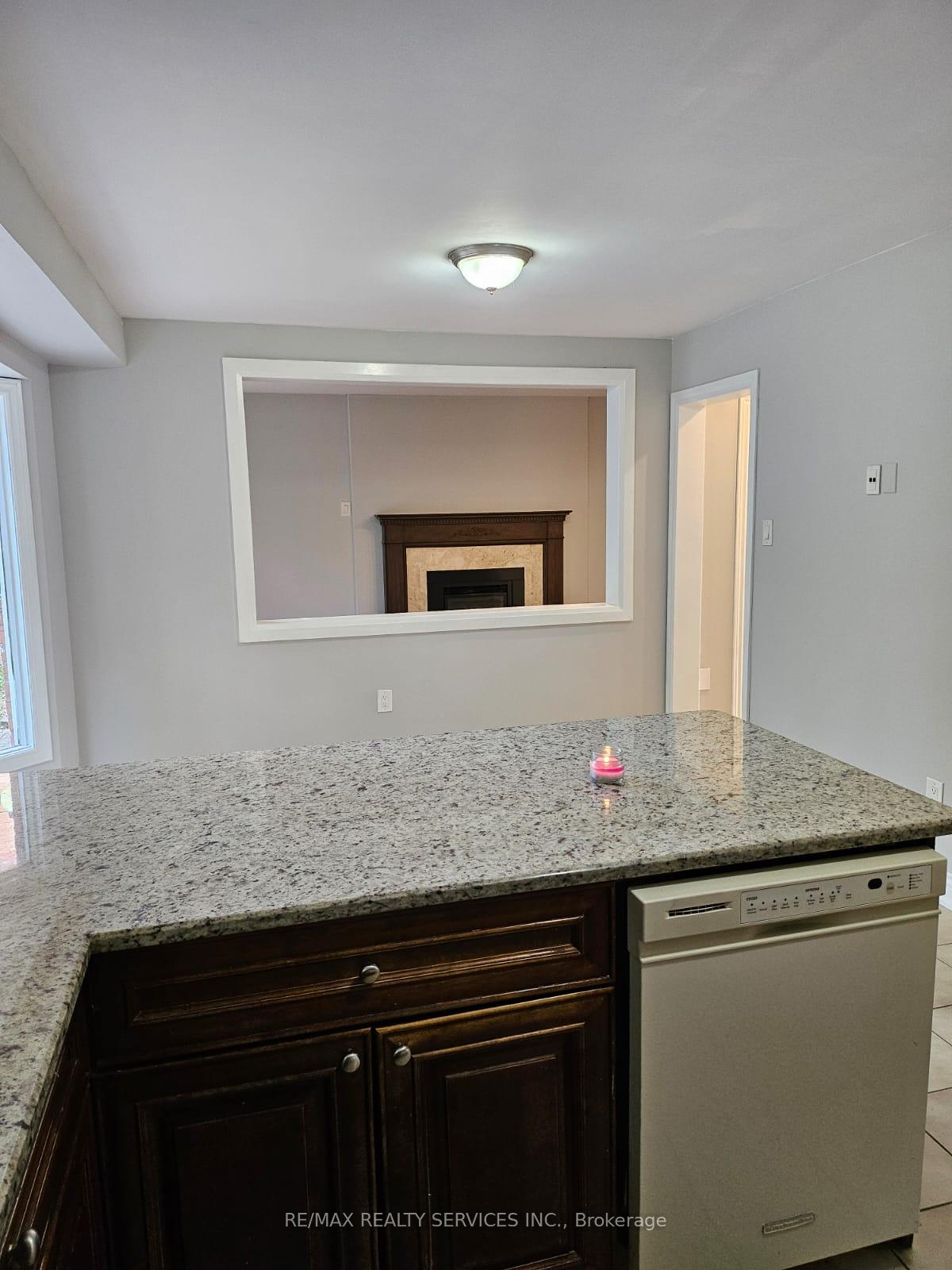 Photo 13 of 57 Blackmere Circle, Brampton, Fletcher's Creek South — HOMEH