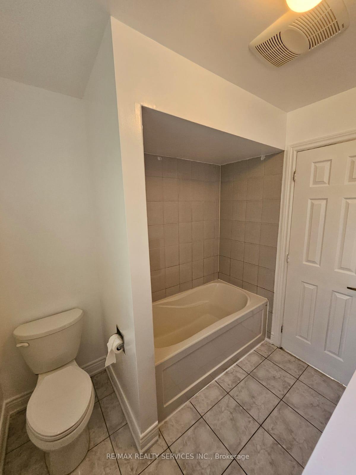 Photo 22 of 57 Blackmere Circle, Brampton, Fletcher's Creek South — HOMEH