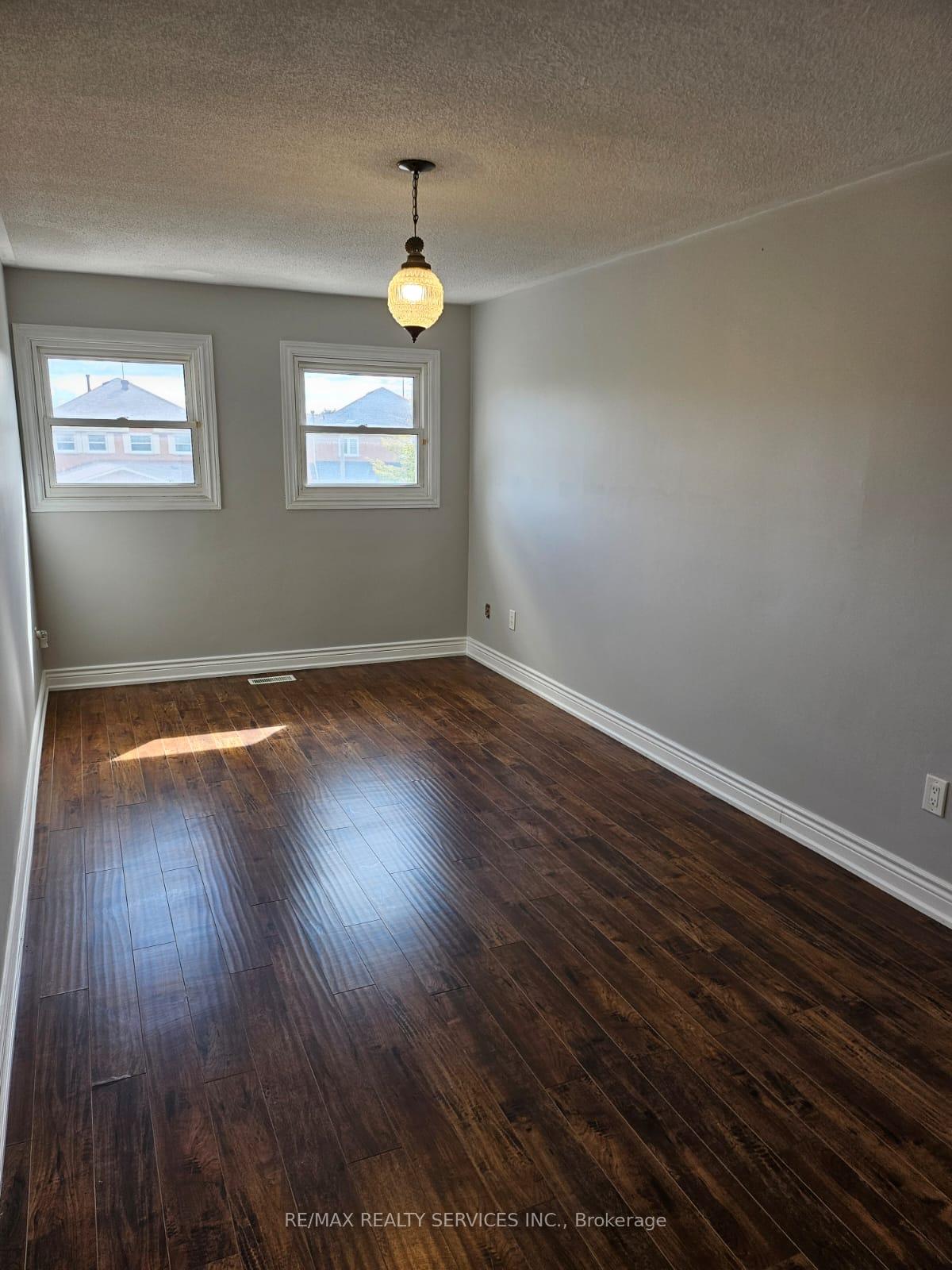Photo 23 of 57 Blackmere Circle, Brampton, Fletcher's Creek South — HOMEH