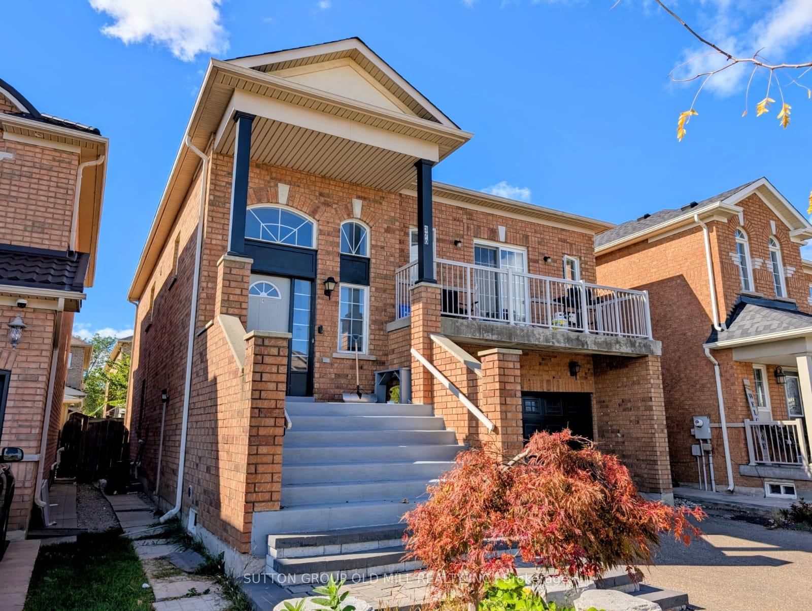 Front of 370 Queen Mary Drive