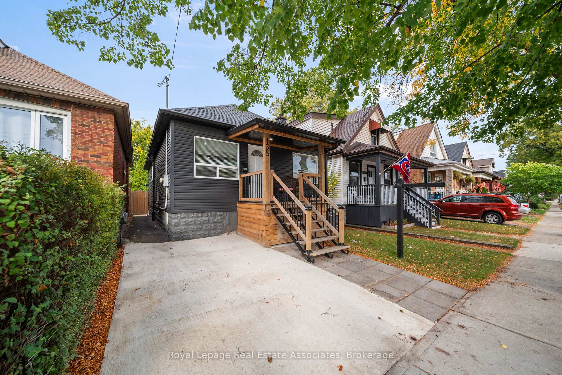 Front of 135 Tragina Avenue N