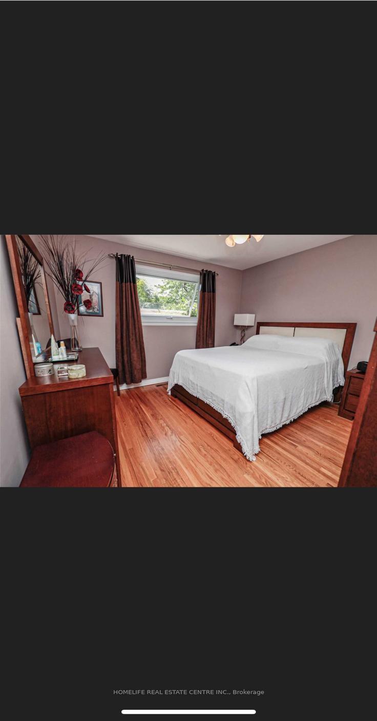 Photo 3 of 102 Madoc Drive, Brampton, Madoc — HOMEH