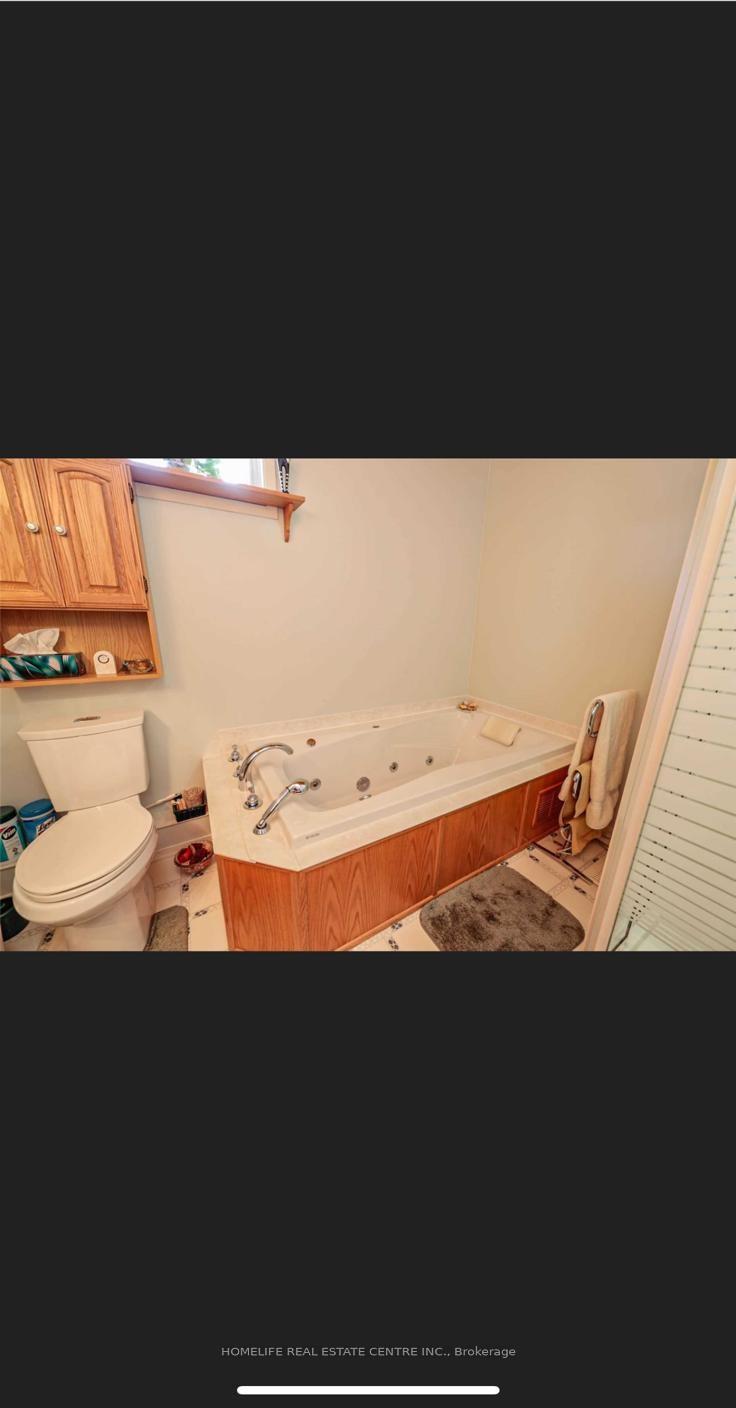 Photo 5 of 102 Madoc Drive, Brampton, Madoc — HOMEH