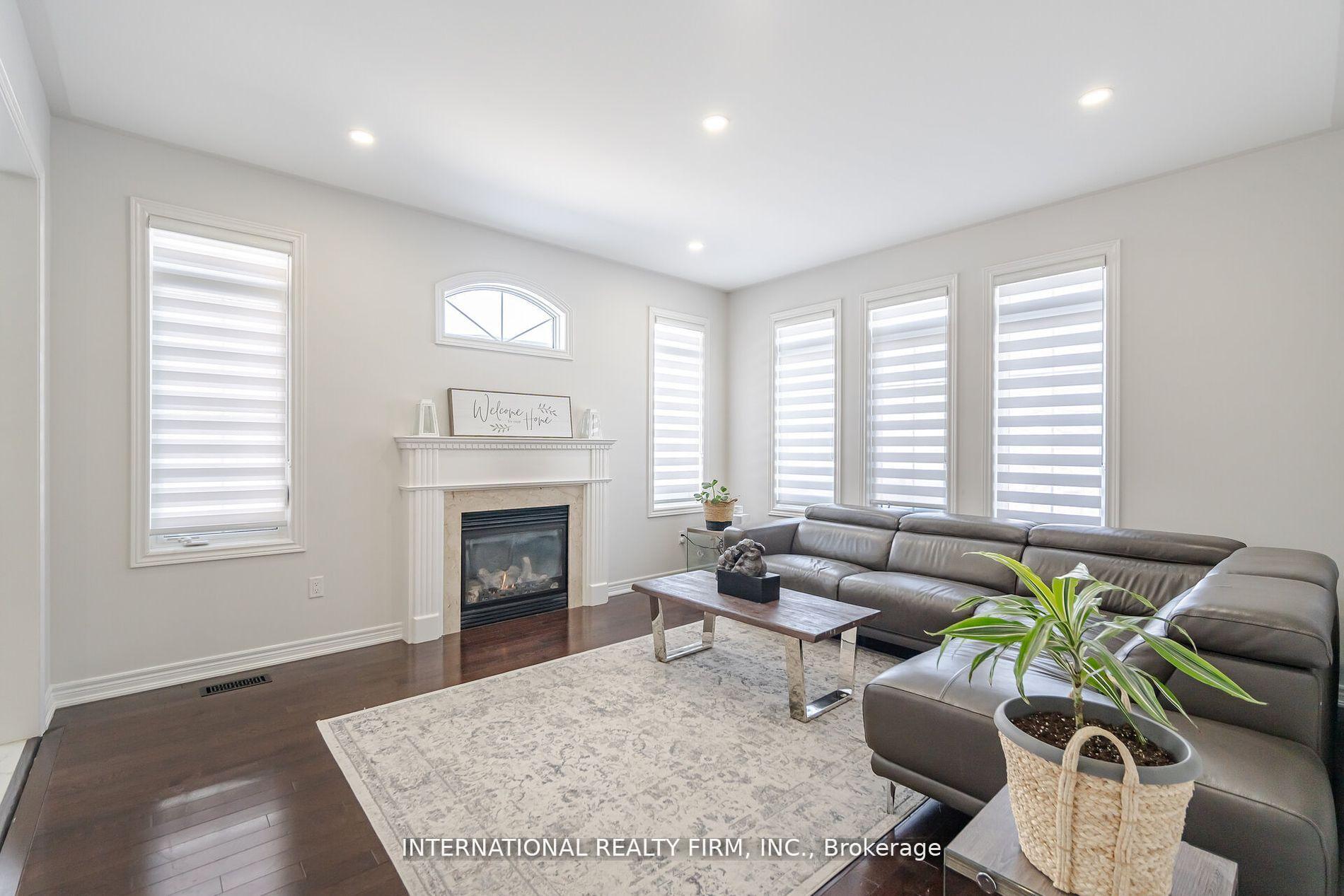 Photo 7 of 39 Lewis Honey Drive, Aurora, Bayview Northeast — HOMEH