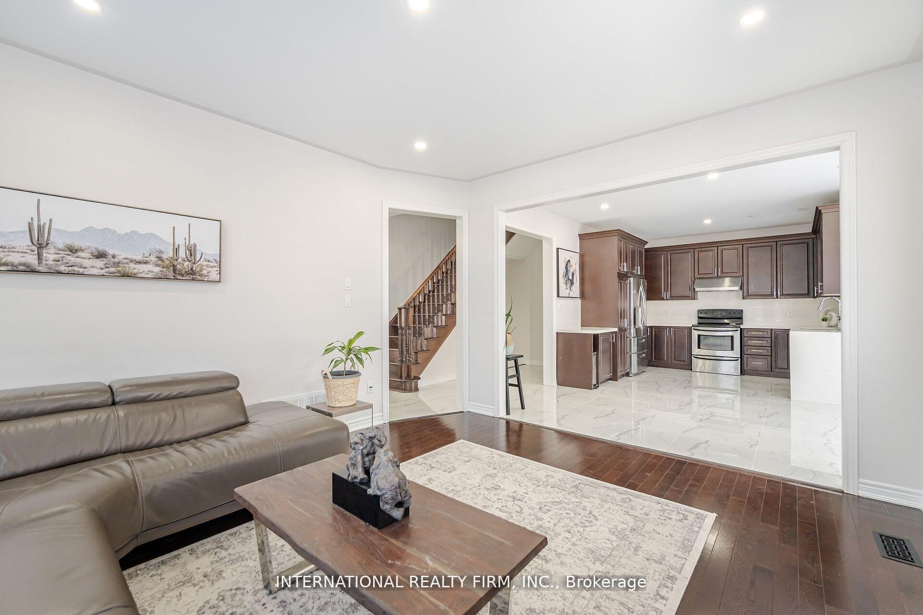 Photo 8 of 39 Lewis Honey Drive, Aurora, Bayview Northeast — HOMEH