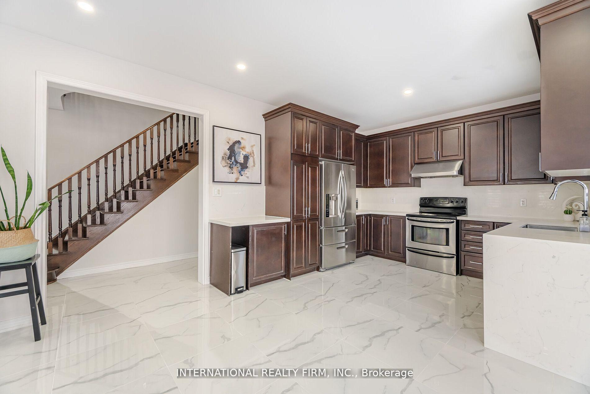 Photo 9 of 39 Lewis Honey Drive, Aurora, Bayview Northeast — HOMEH