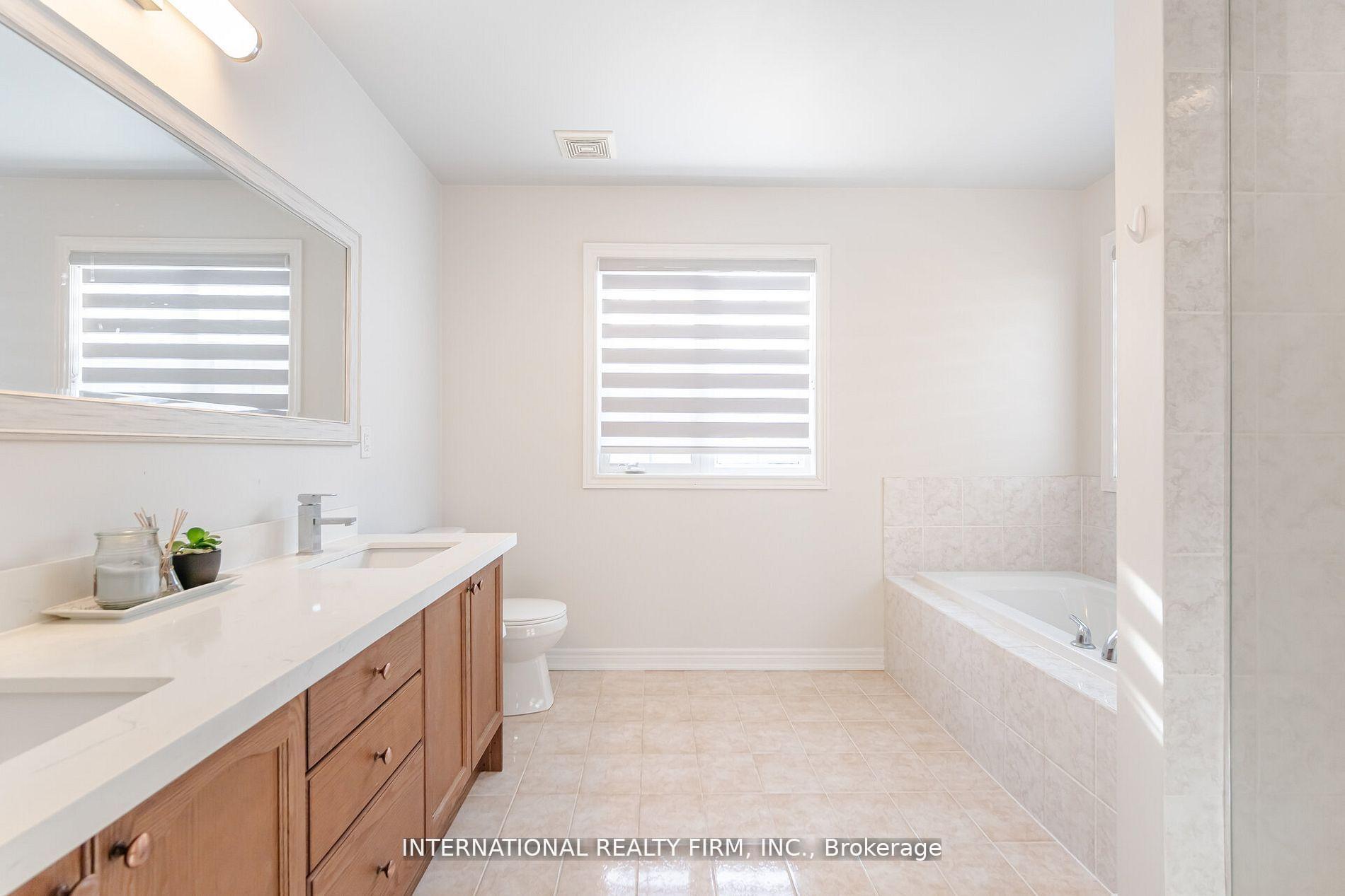 Photo 13 of 39 Lewis Honey Drive, Aurora, Bayview Northeast — HOMEH