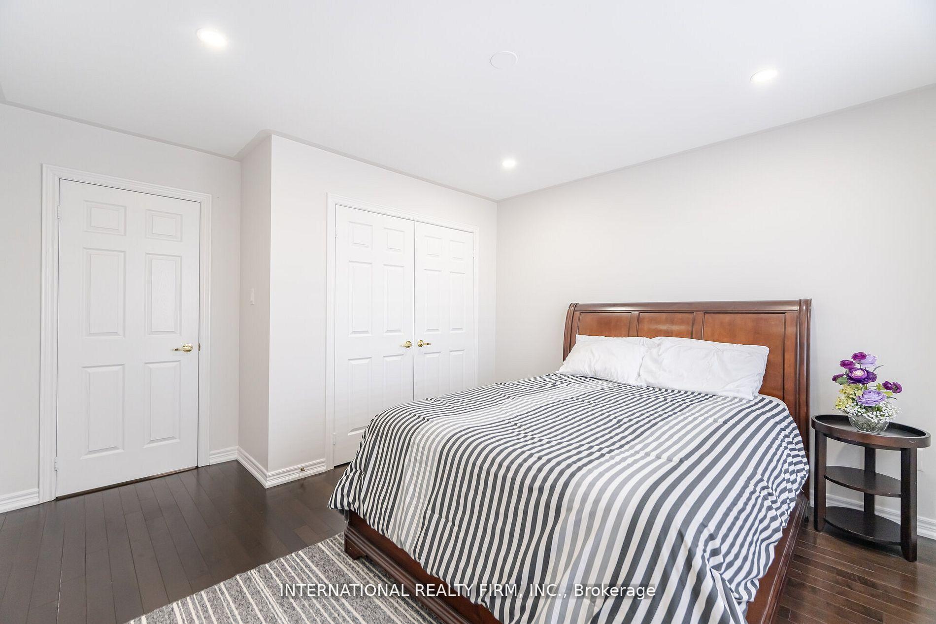 Photo 16 of 39 Lewis Honey Drive, Aurora, Bayview Northeast — HOMEH