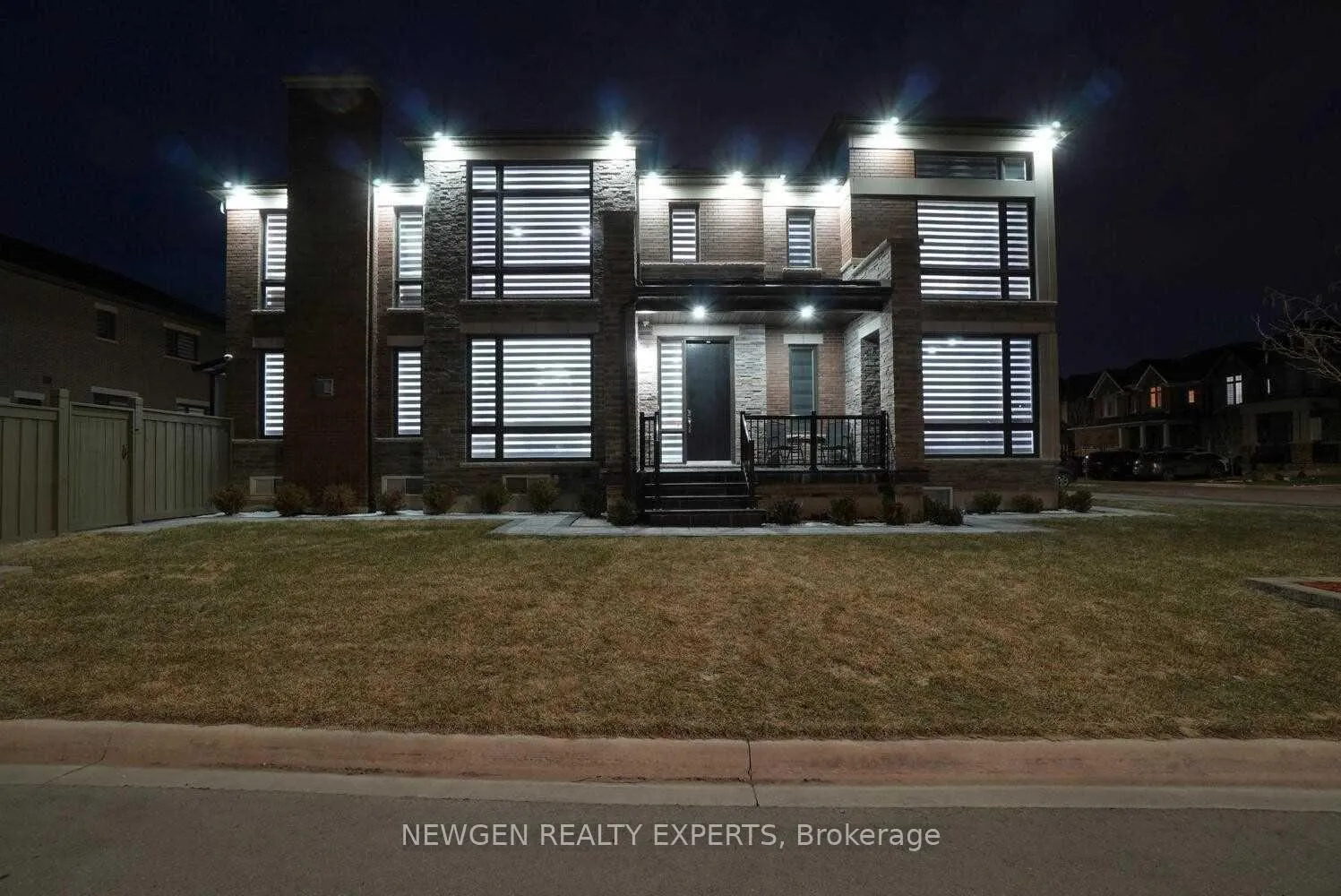 Photo 4 of 28 Dalecrest Road, Brampton, Credit Valley — HOMEH
