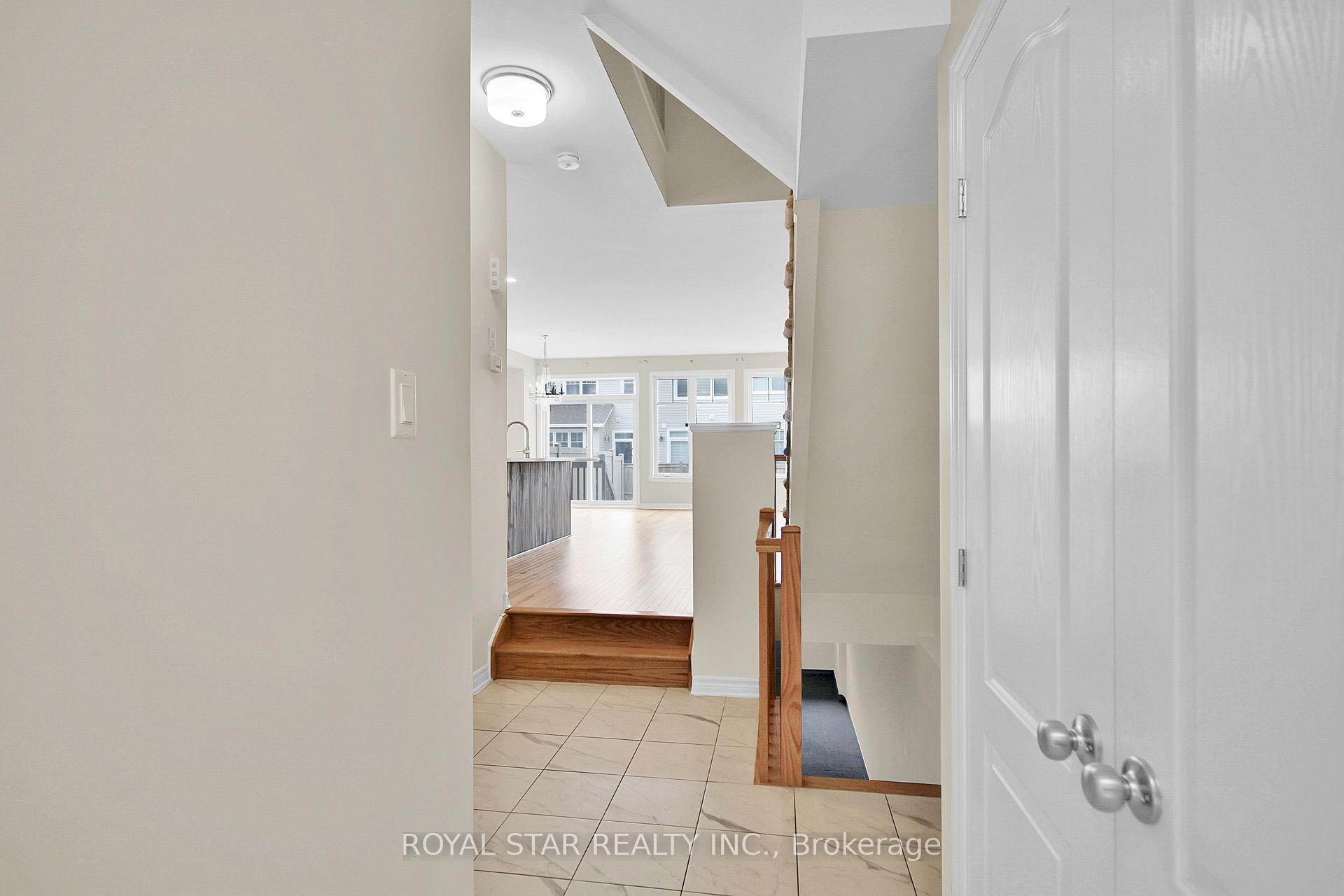 Photo 4 of 124 Angelonia Crescent, Ottawa, Blossom Park/Kemp Park/Findlay Creek — HOMEH