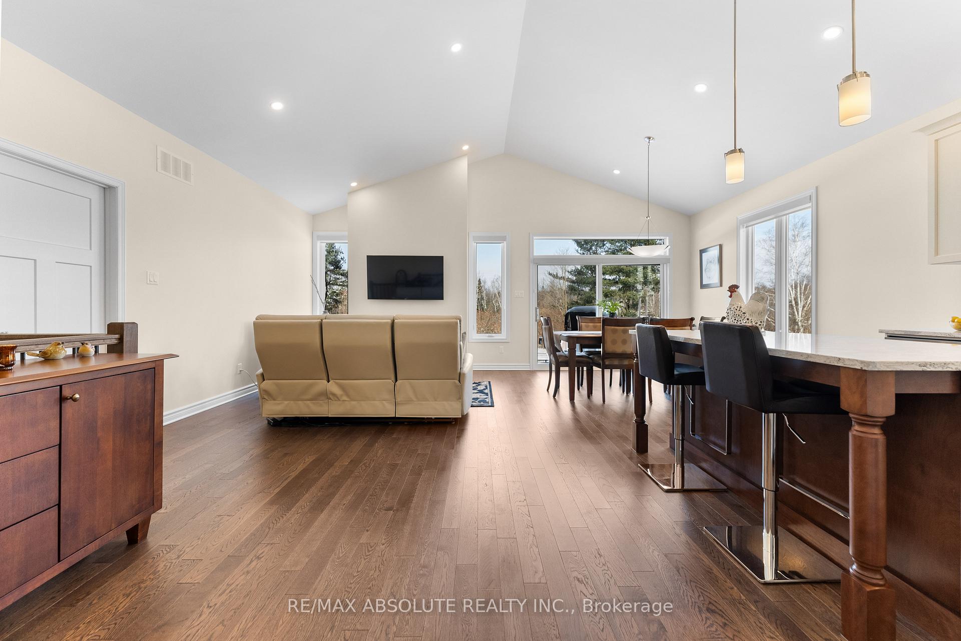 Photo 7 of 109 Seabert Drive, Arnprior — HOMEH