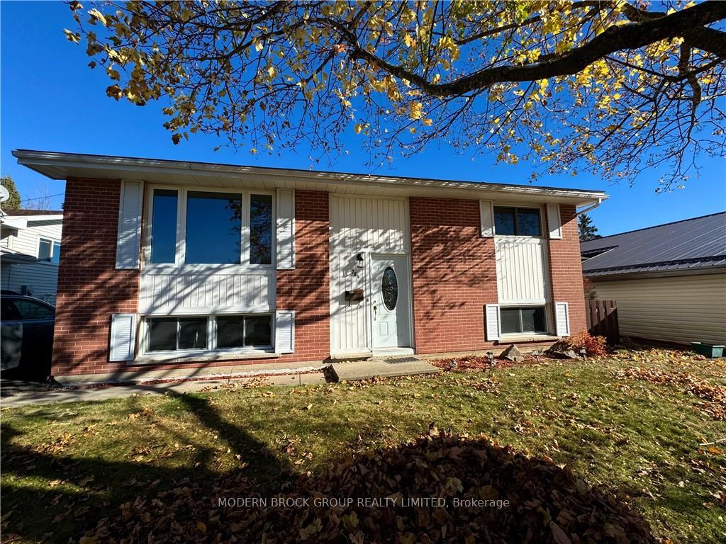 Front of 784 Comstock Crescent