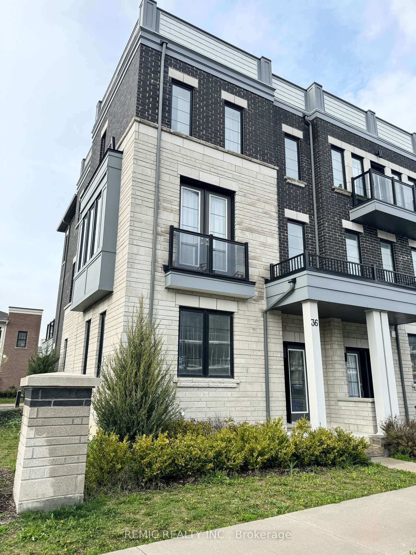 Photo 2 of 36 Clarington Boulevard, Clarington, Bowmanville — HOMEH