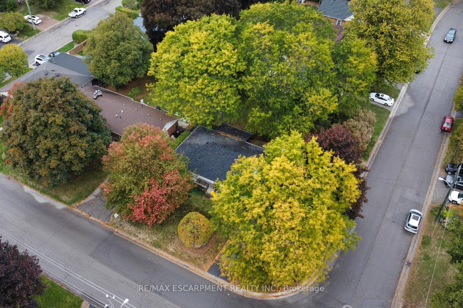 Photo 1 of 32 Grant Boulevard, Hamilton, Dundas — HOMEH