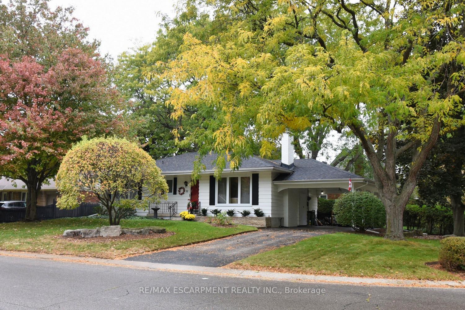 Photo 2 of 32 Grant Boulevard, Hamilton, Dundas — HOMEH