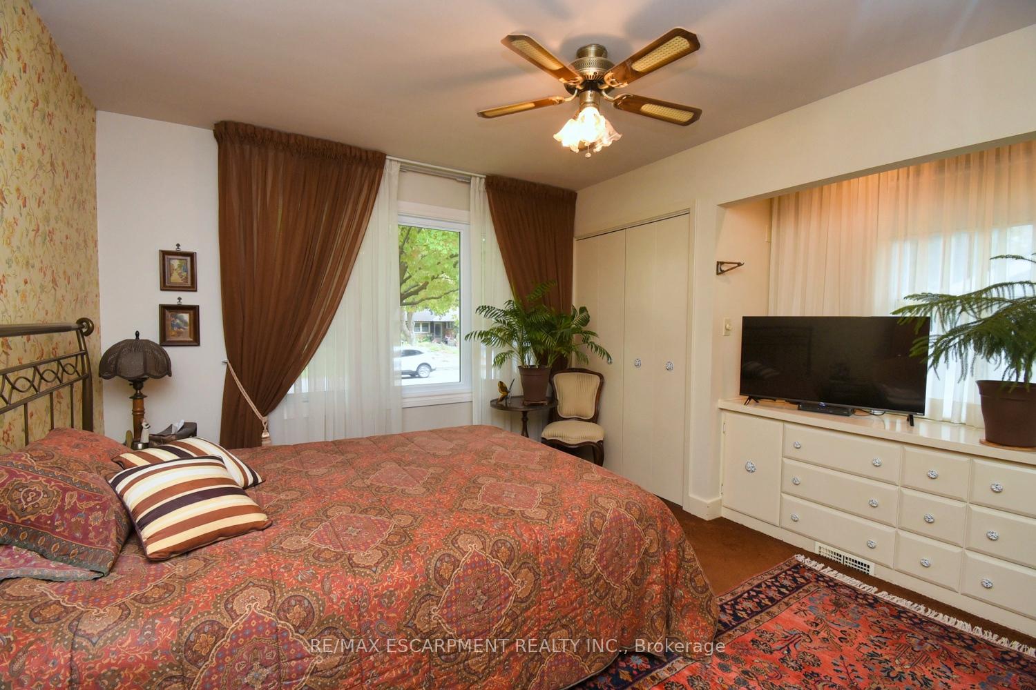 Photo 11 of 32 Grant Boulevard, Hamilton, Dundas — HOMEH