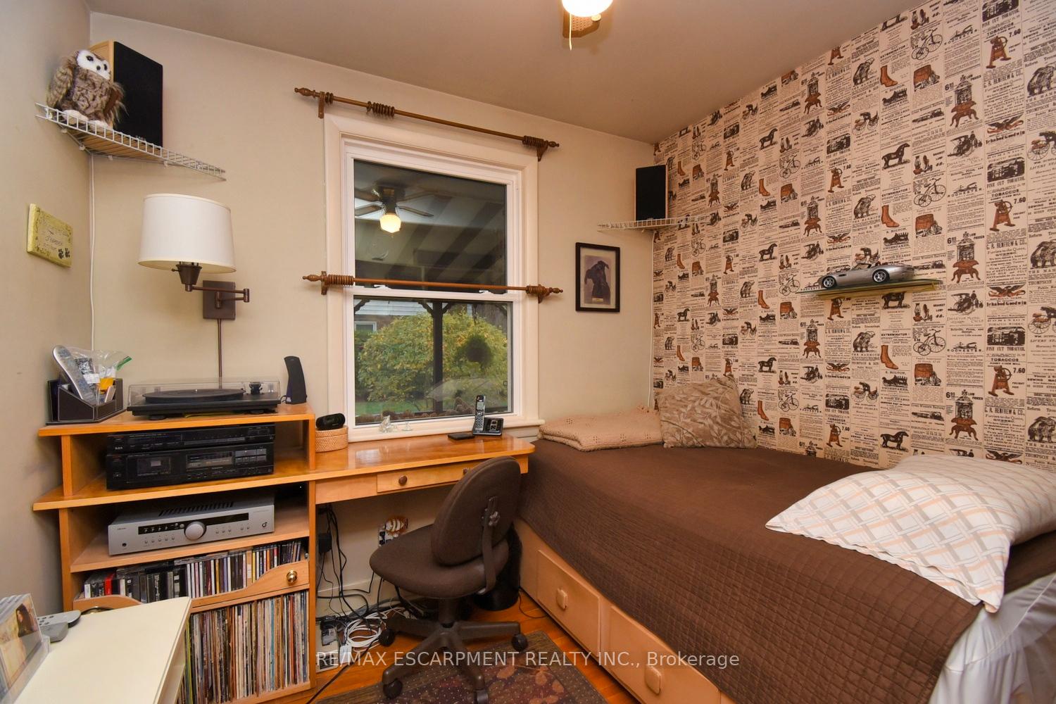 Photo 13 of 32 Grant Boulevard, Hamilton, Dundas — HOMEH
