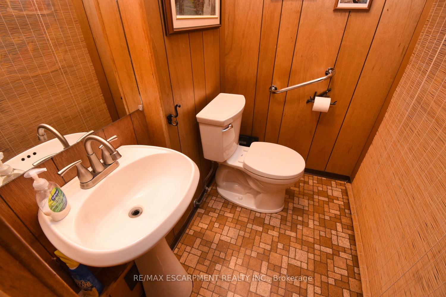 Photo 16 of 32 Grant Boulevard, Hamilton, Dundas — HOMEH
