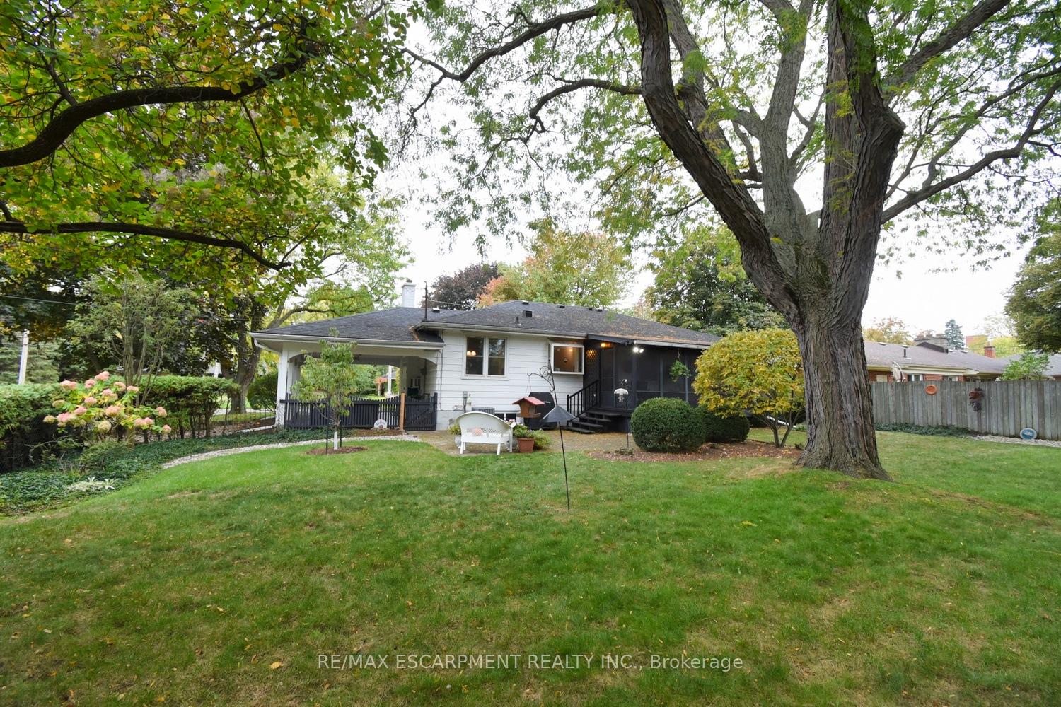 Photo 22 of 32 Grant Boulevard, Hamilton, Dundas — HOMEH
