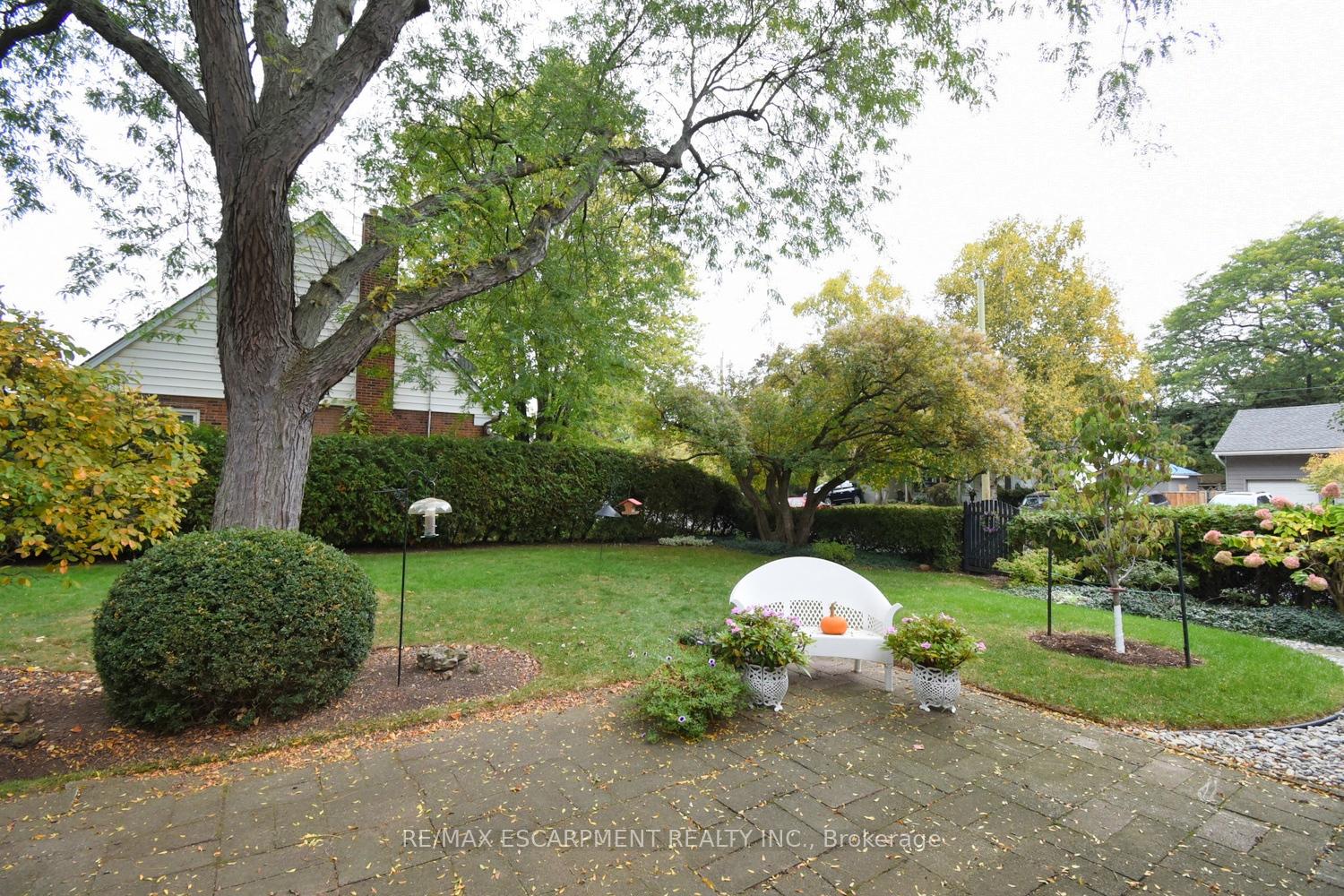 Photo 24 of 32 Grant Boulevard, Hamilton, Dundas — HOMEH