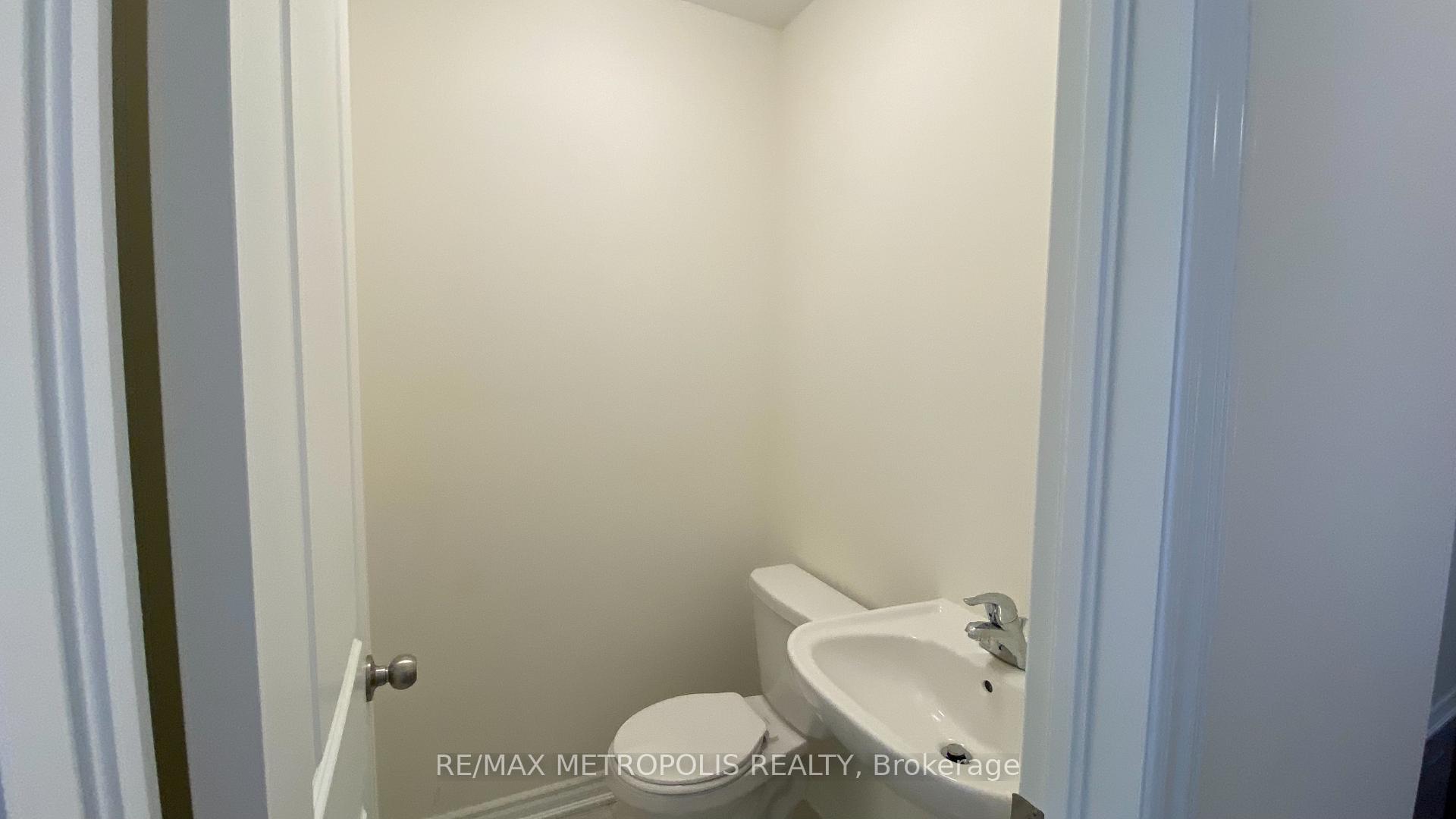 Photo 3 of 108 Adventura Road, Brampton, Northwest Brampton — HOMEH