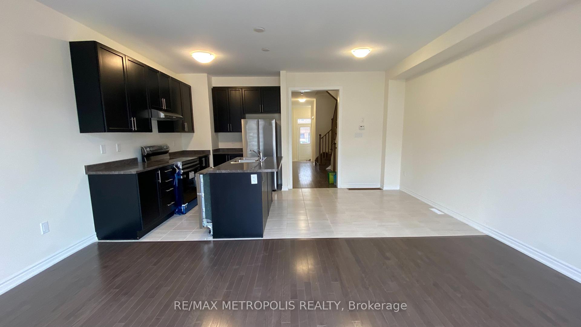 Photo 4 of 108 Adventura Road, Brampton, Northwest Brampton — HOMEH