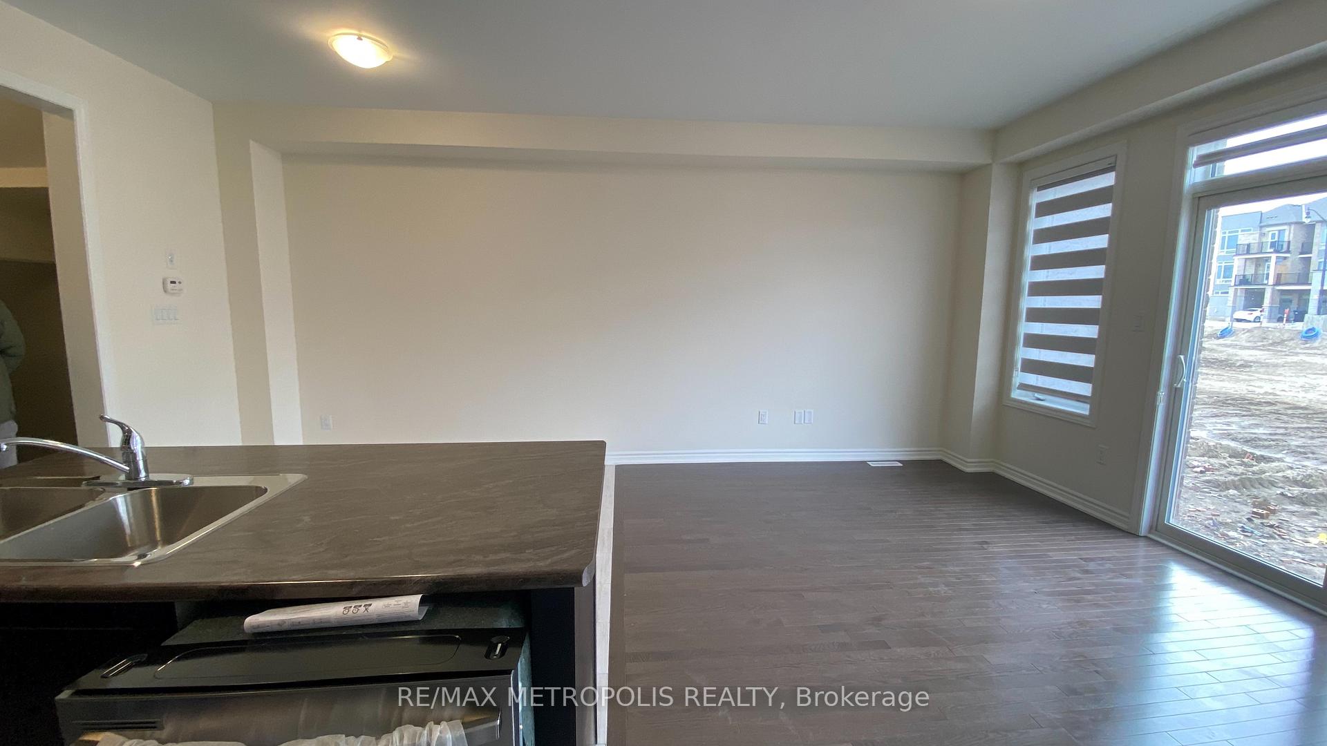 Photo 5 of 108 Adventura Road, Brampton, Northwest Brampton — HOMEH