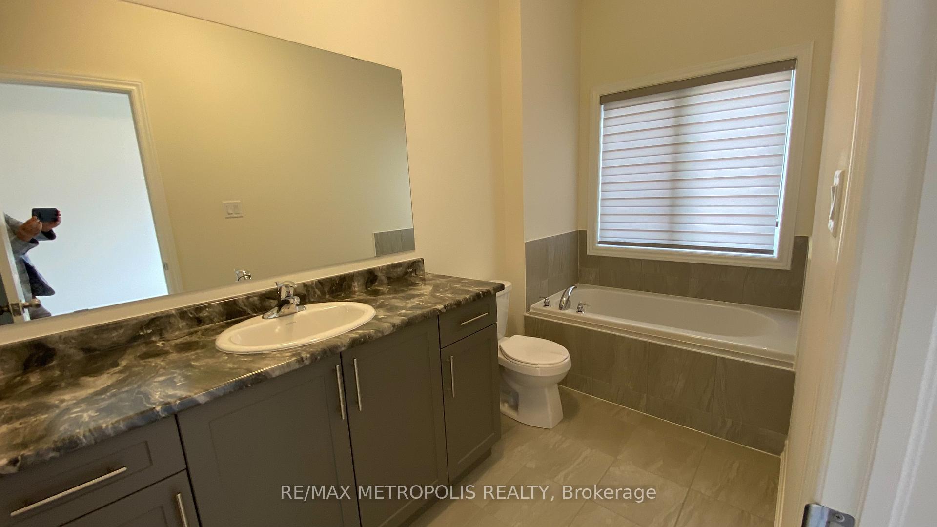 Photo 16 of 108 Adventura Road, Brampton, Northwest Brampton — HOMEH