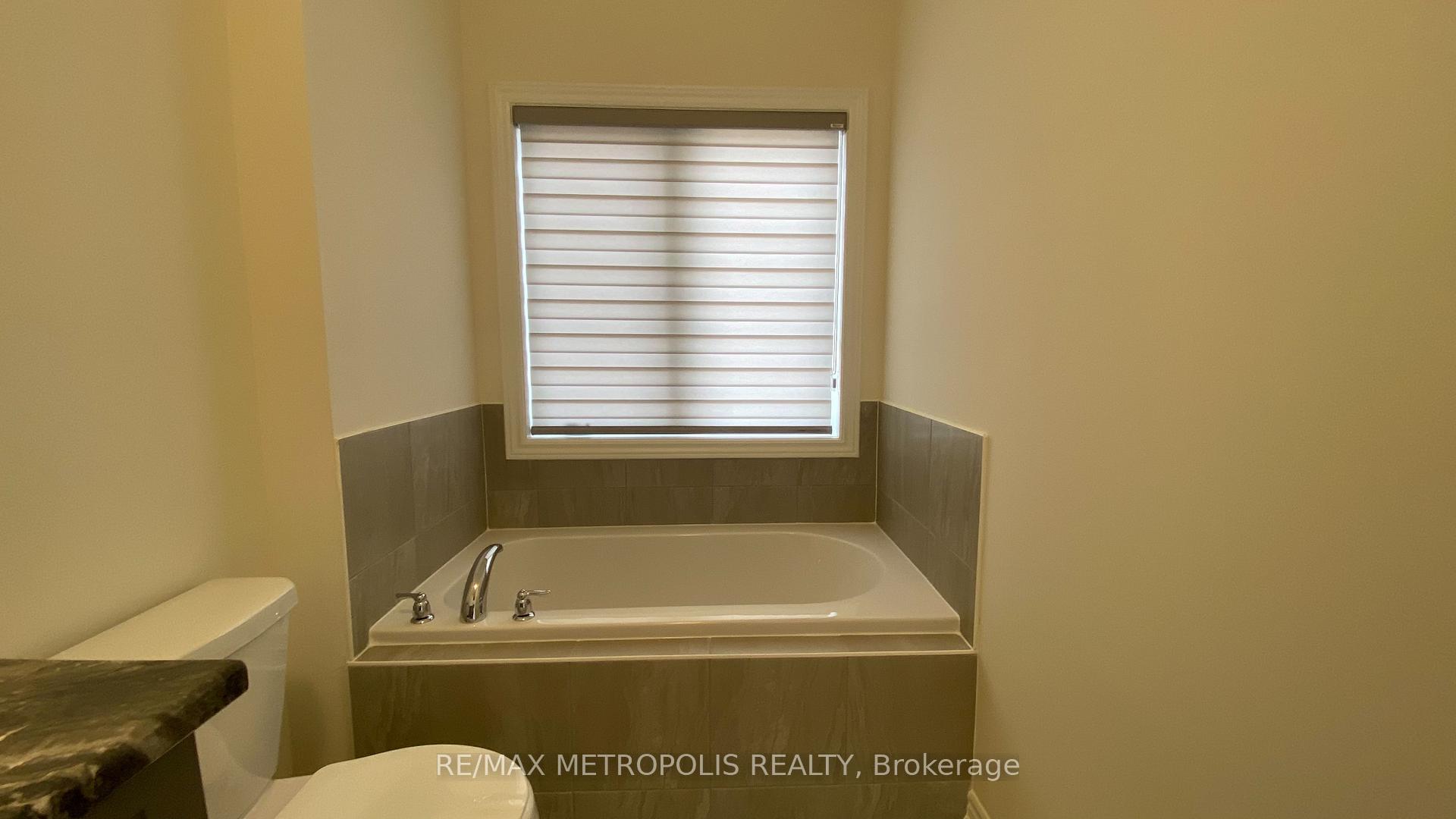Photo 17 of 108 Adventura Road, Brampton, Northwest Brampton — HOMEH