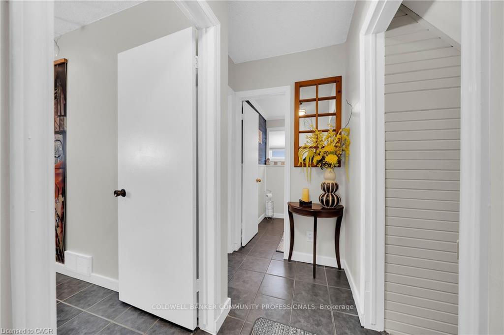Photo 1 of 79 Athenia Drive, Hamilton, Stoney Creek Mountain — HOMEH