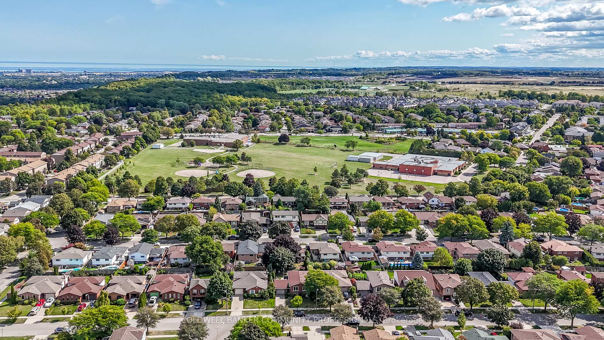 Photo 9 of 79 Athenia Drive, Hamilton, Stoney Creek Mountain — HOMEH