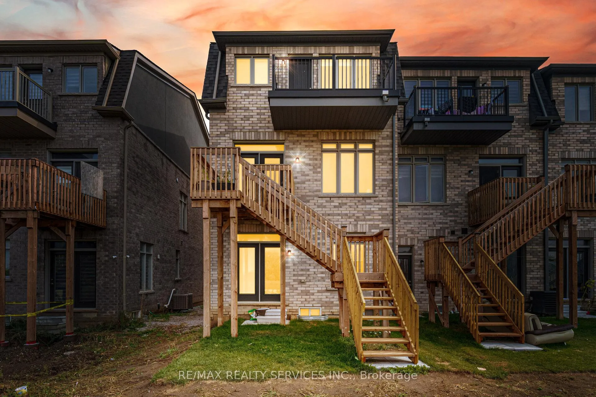 Photo 44 of 38 Foxsparrow Road, Brampton, Sandringham-Wellington North — HOMEH