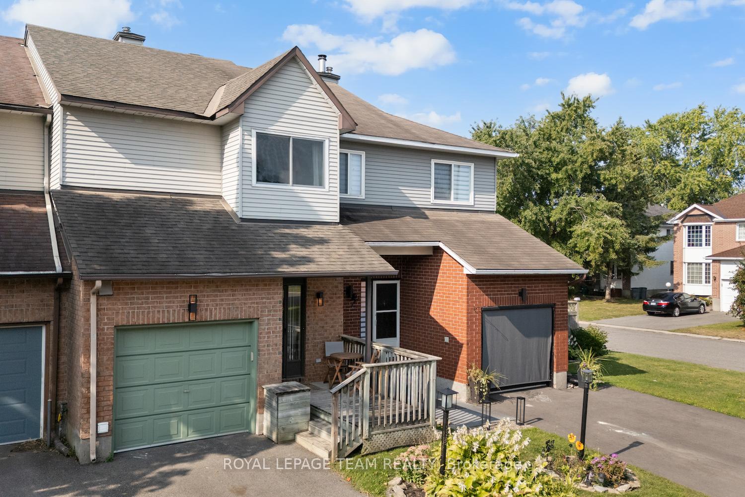 Photo 2 of 4 Danaher Drive, Ottawa, Barrhaven - Heritage Park — HOMEH