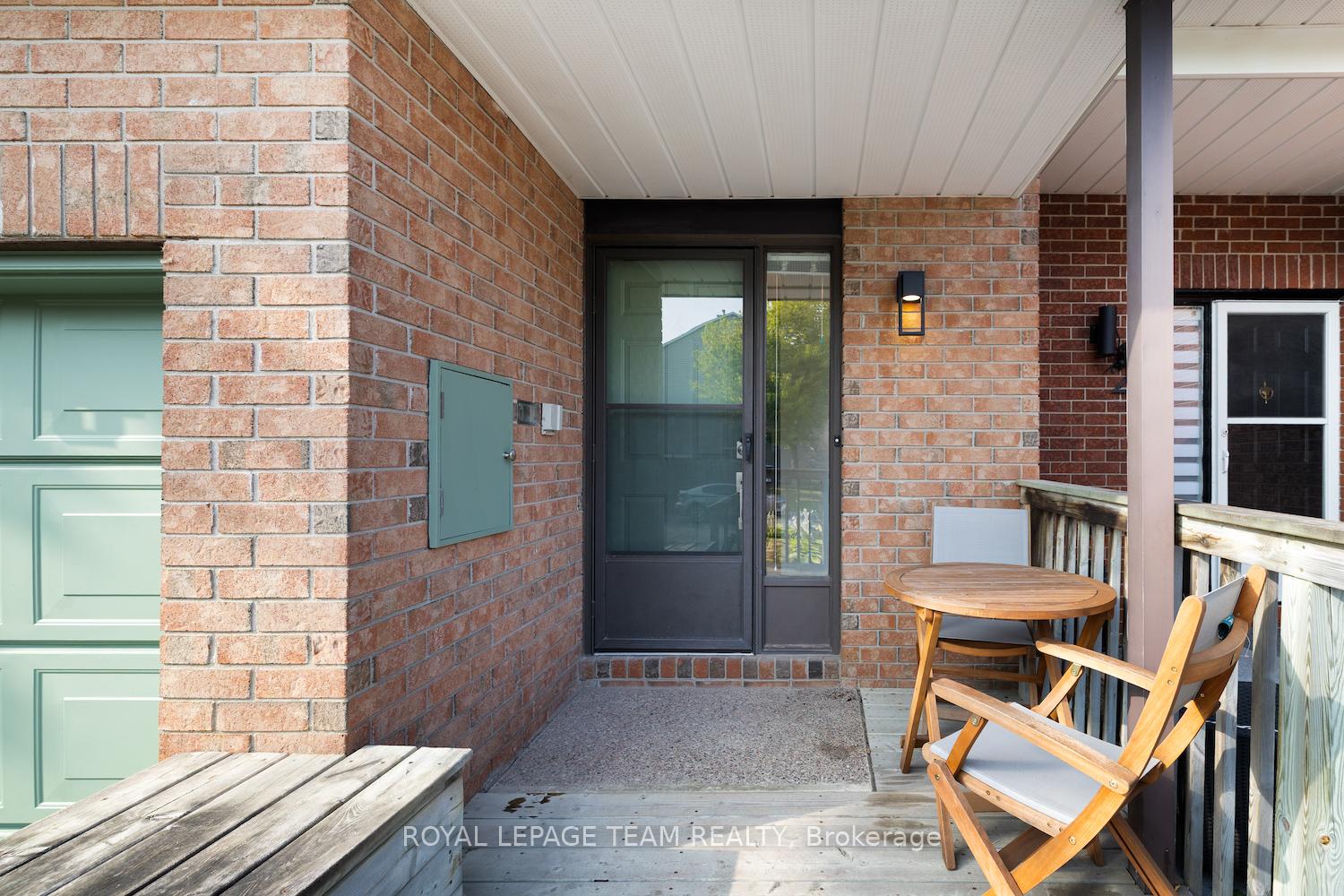 Photo 5 of 4 Danaher Drive, Ottawa, Barrhaven - Heritage Park — HOMEH