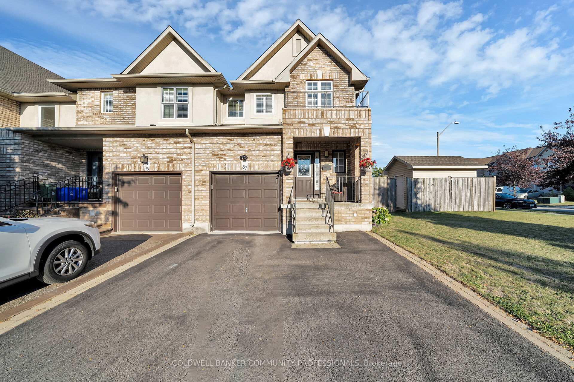 Photo 1 of 37 Meadow Wood Crescent, Hamilton, Stoney Creek Mountain — HOMEH