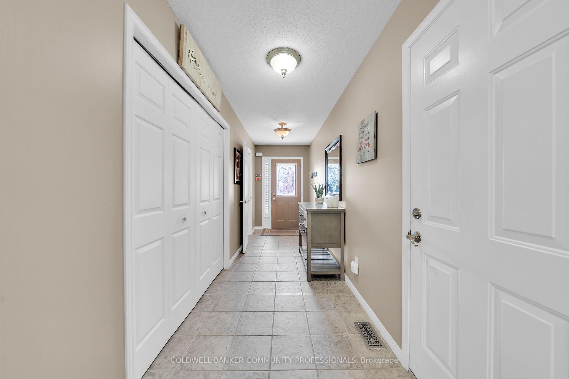 Photo 6 of 37 Meadow Wood Crescent, Hamilton, Stoney Creek Mountain — HOMEH