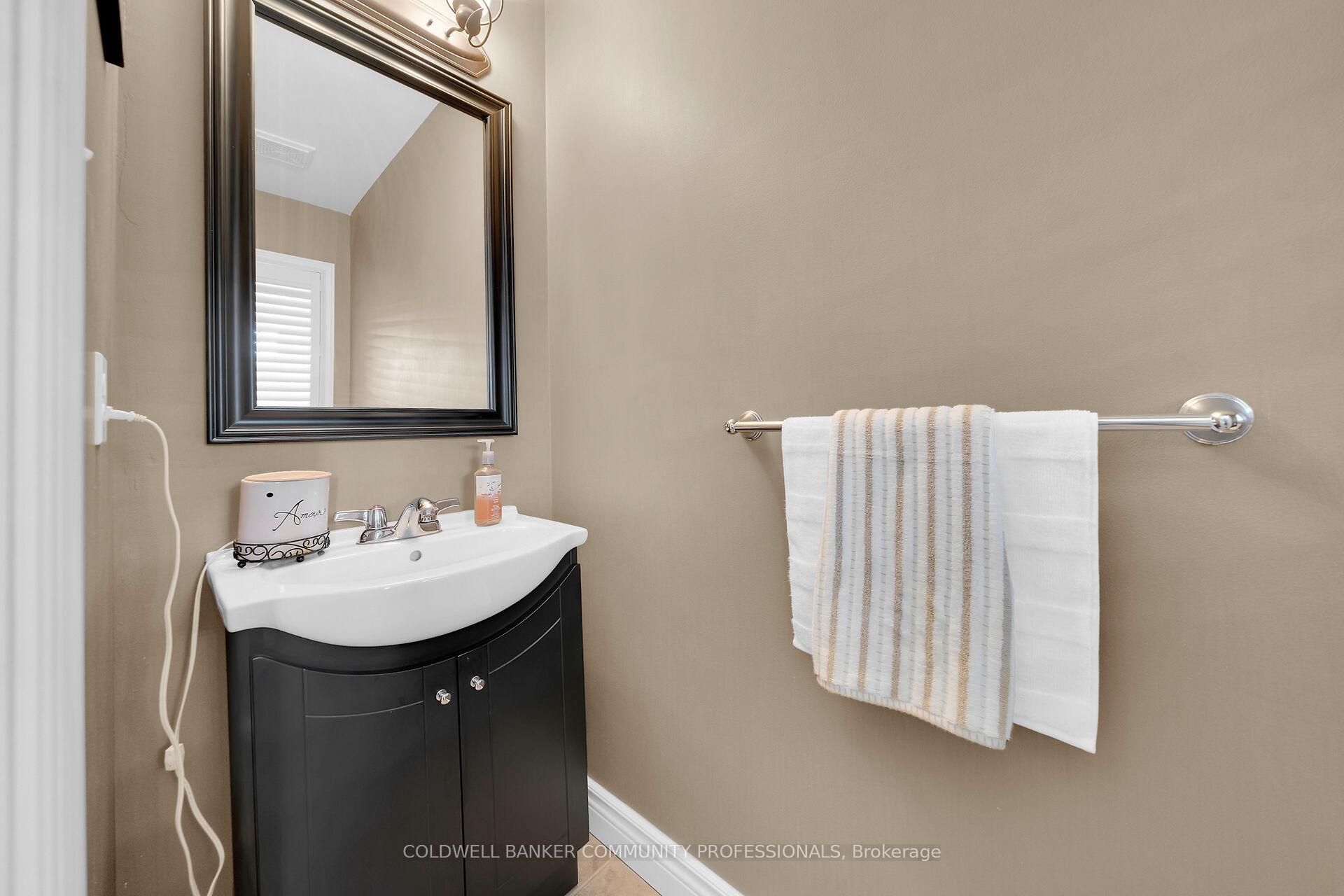 Photo 7 of 37 Meadow Wood Crescent, Hamilton, Stoney Creek Mountain — HOMEH