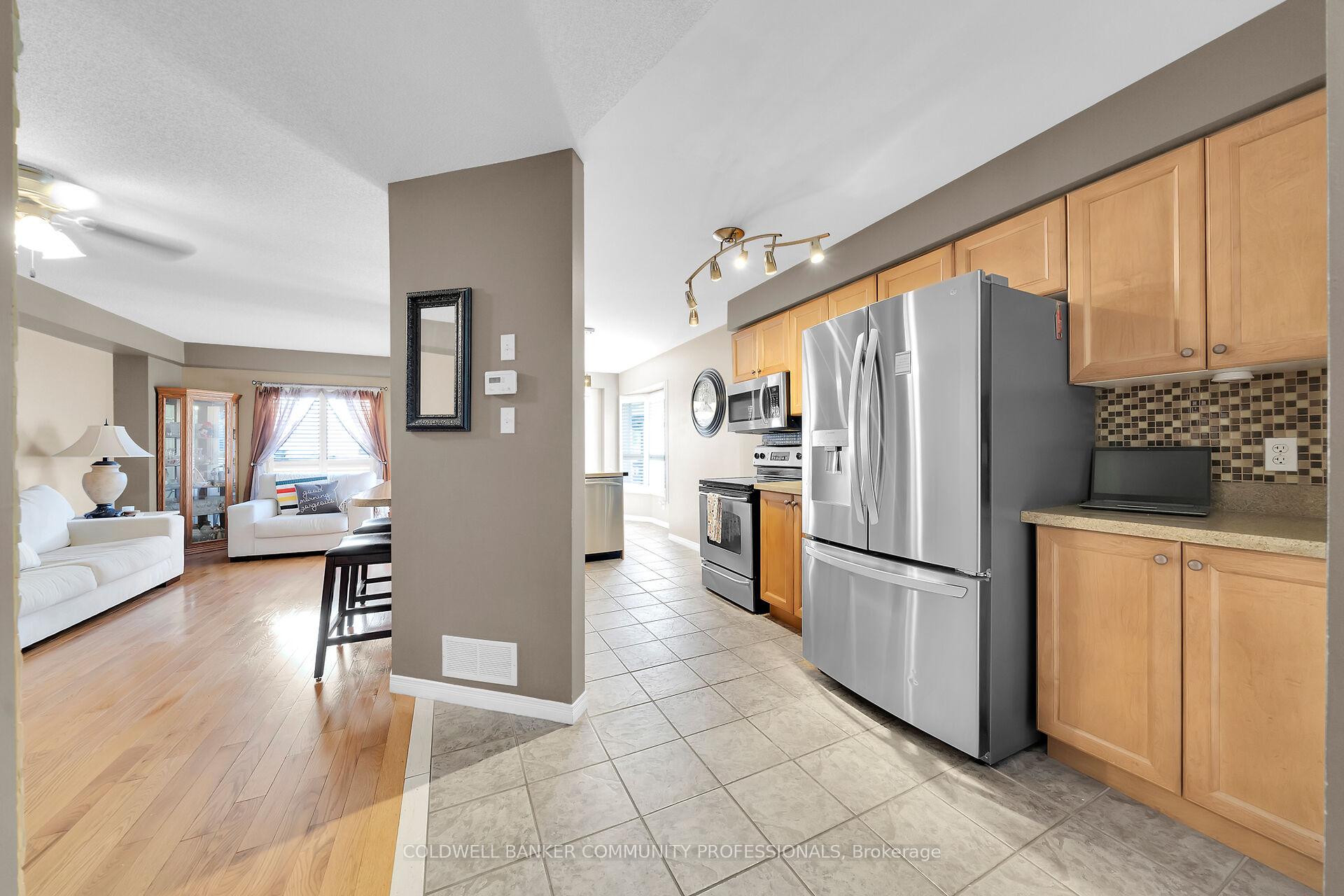 Photo 8 of 37 Meadow Wood Crescent, Hamilton, Stoney Creek Mountain — HOMEH