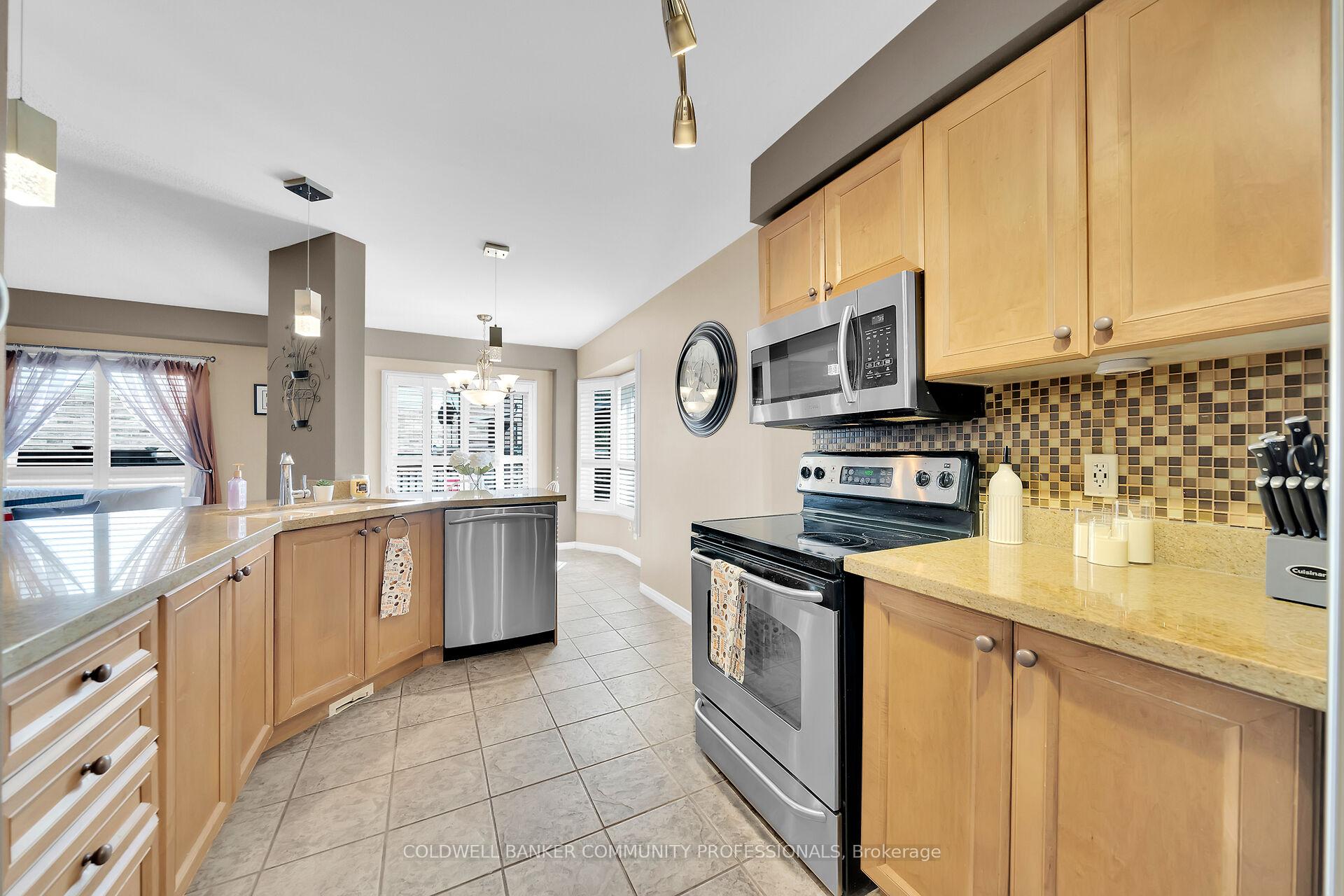 Photo 9 of 37 Meadow Wood Crescent, Hamilton, Stoney Creek Mountain — HOMEH
